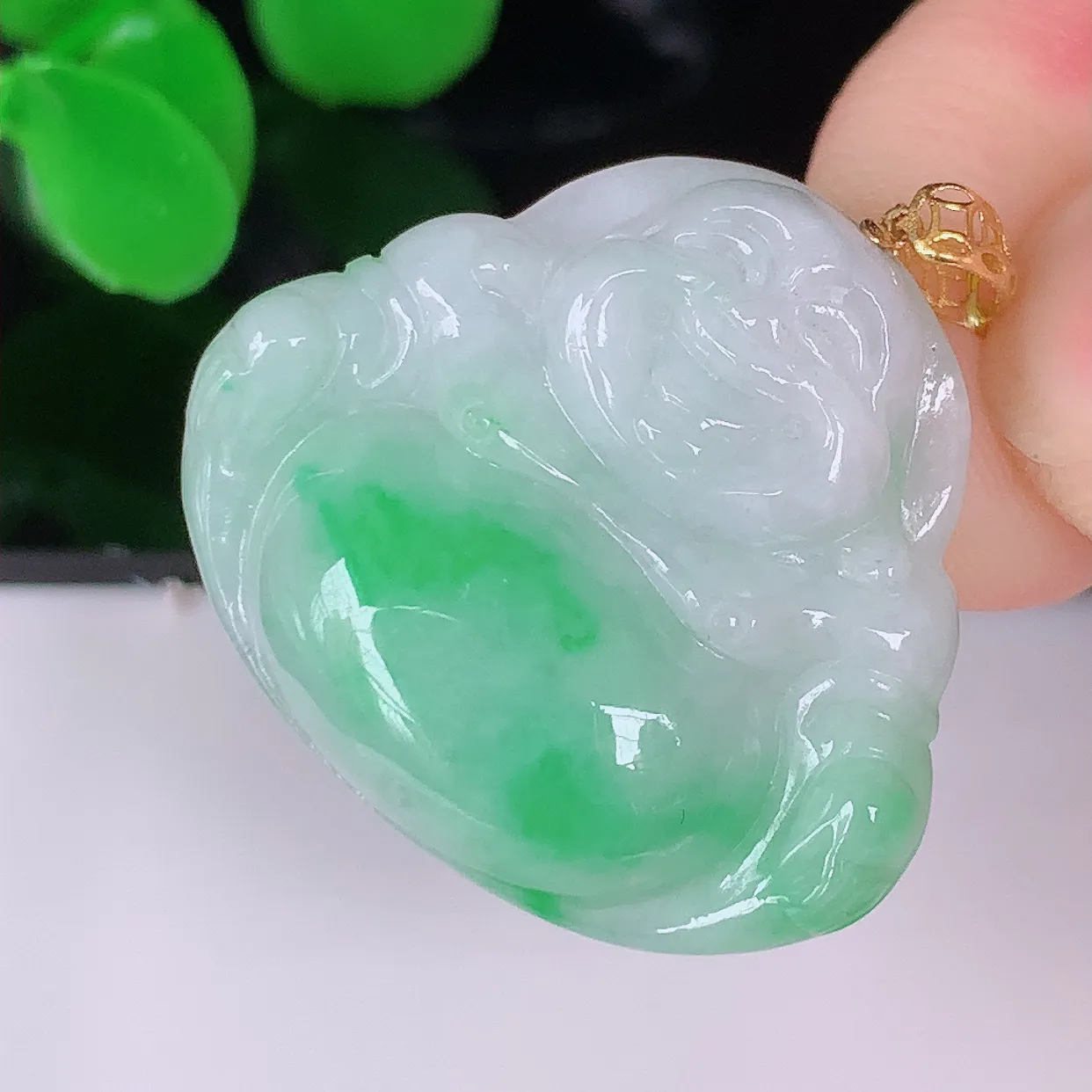 18K金镶嵌冰润飘阳绿佛公吊坠，翡翠笑佛，饱满，开脸喜庆， 配戴优雅迷人！#57.19