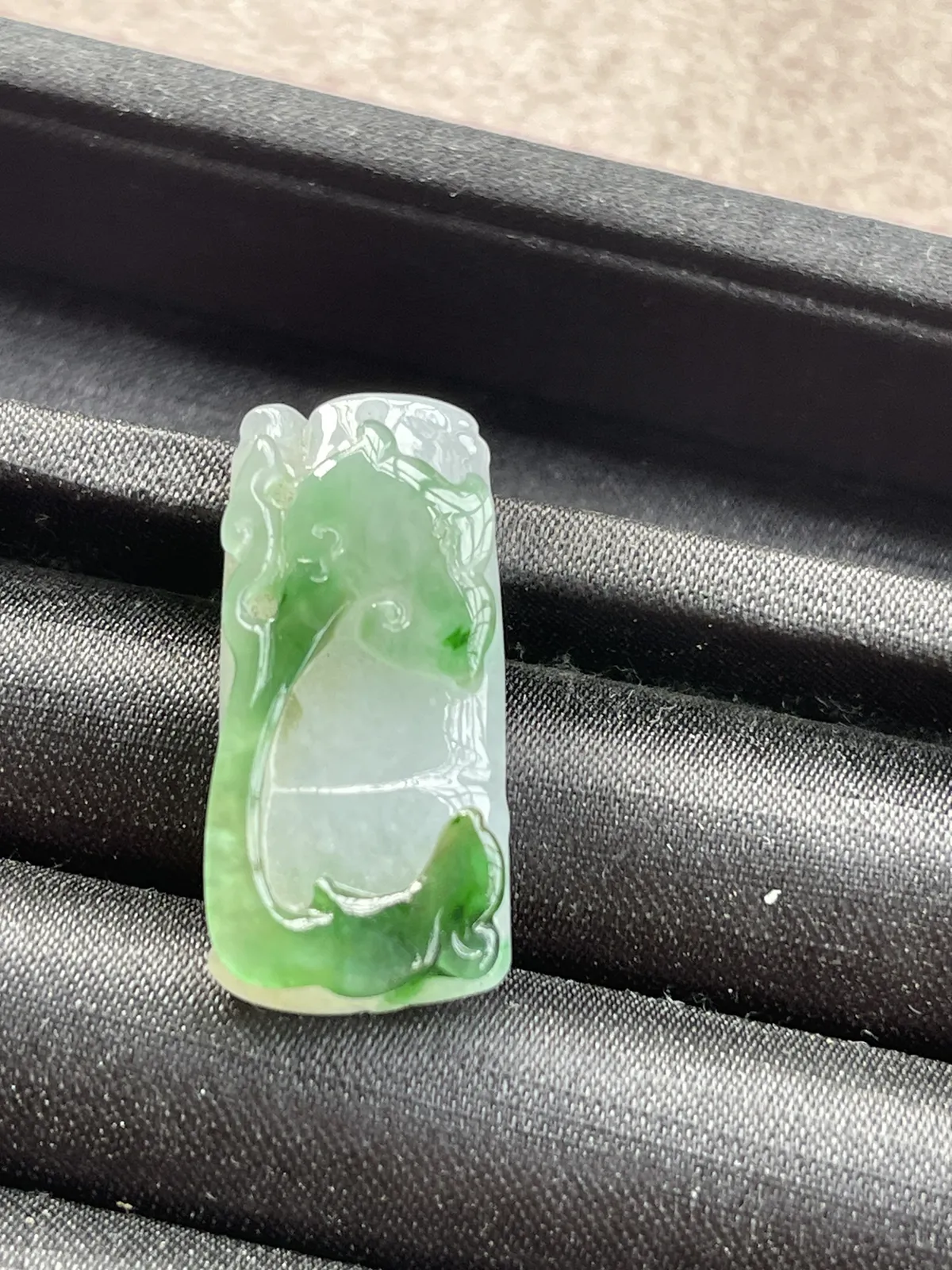 缅甸翡翠A货，步步高升，上身效果非常棒，一生平安，健康快乐，