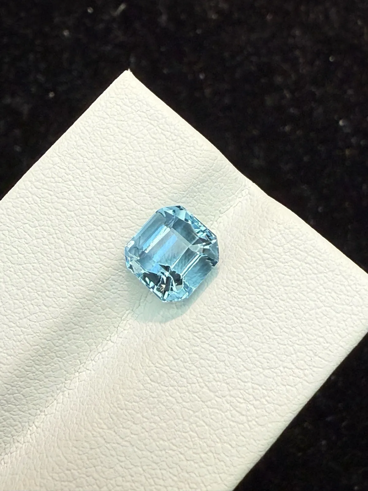 1.76ct天然圣玛利亚海蓝宝裸石，尺寸7*6.8*5.7mm，颜色美艳 ，晶体通透，火彩足
