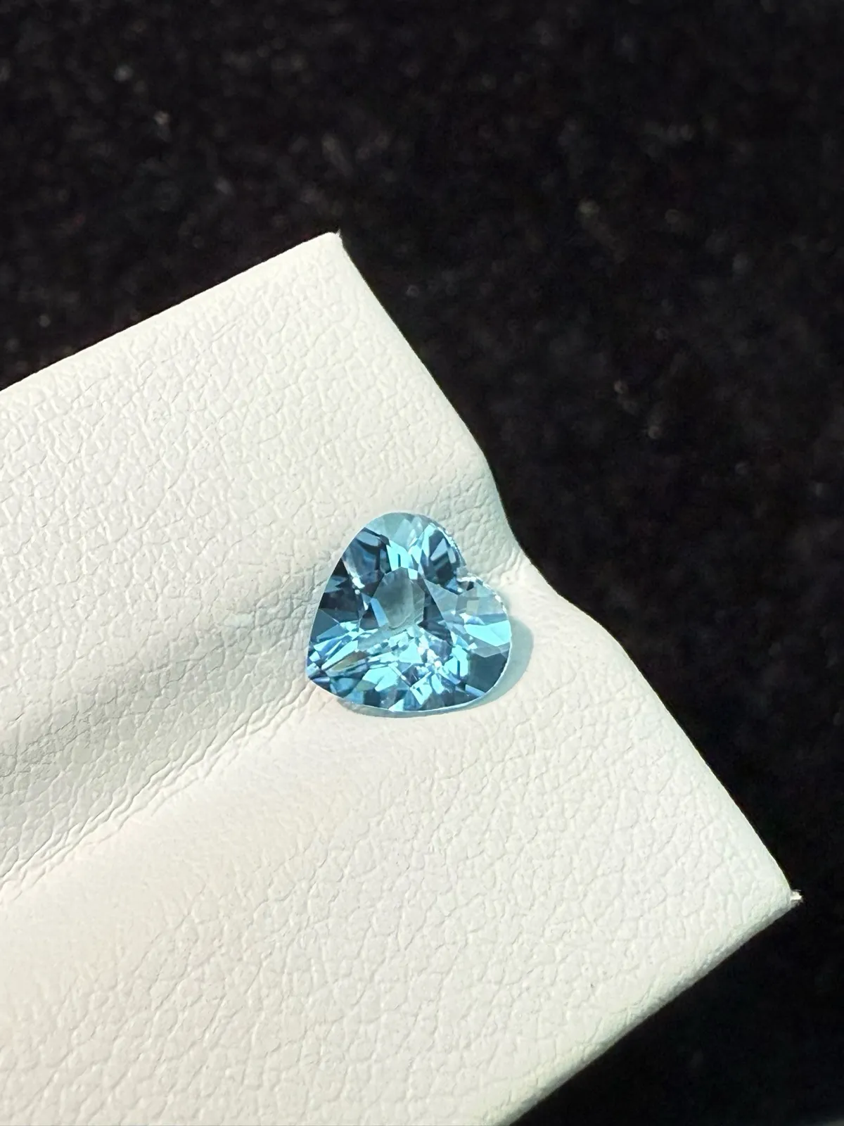1.12ct天然圣玛利亚海蓝宝裸石，尺寸7.5*7.2*4.4mm，颜色美艳 ，晶体通透，火彩足