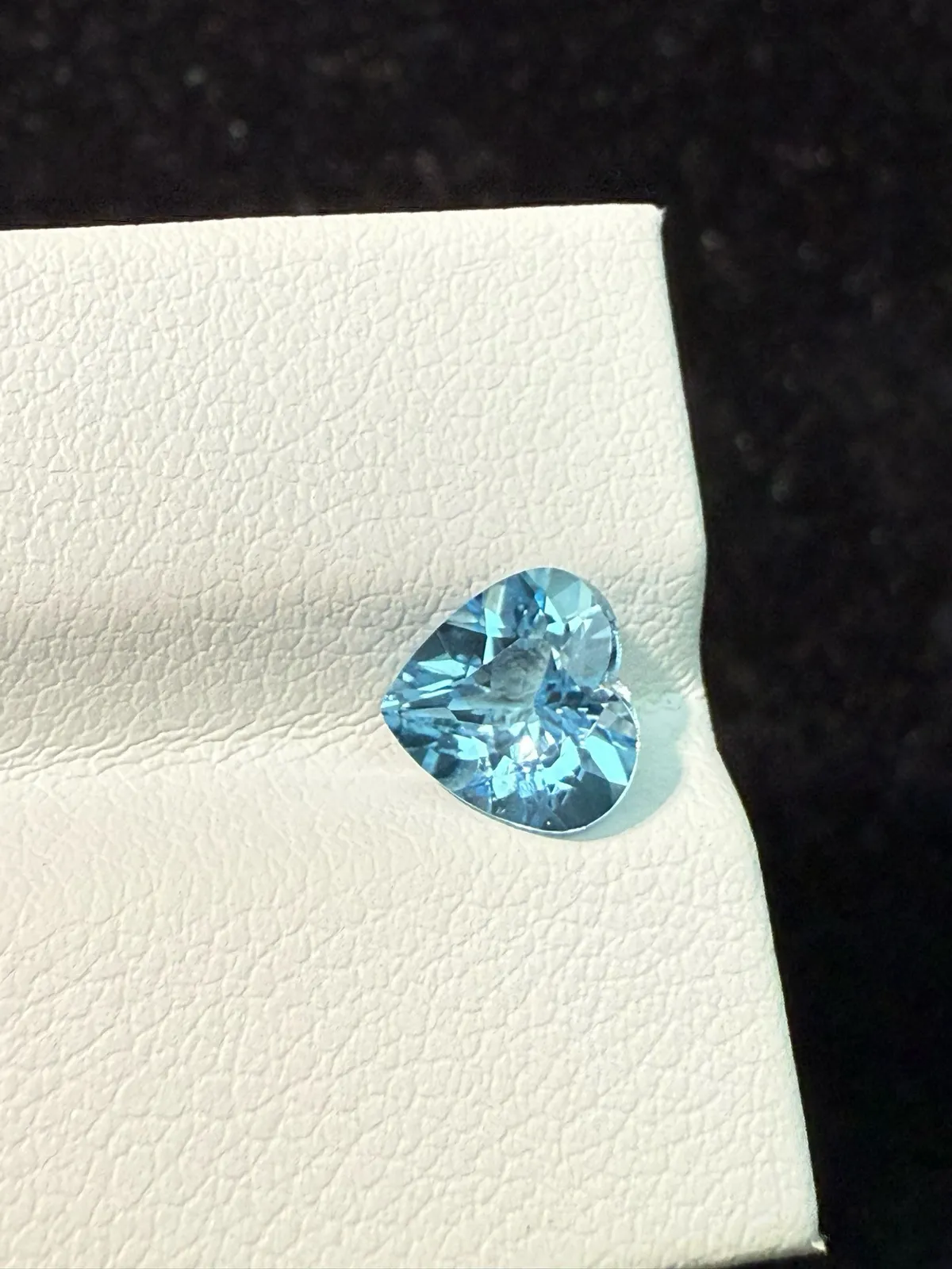1.12ct天然圣玛利亚海蓝宝裸石，尺寸7.5*7.2*4.4mm，颜色美艳 ，晶体通透，火彩足