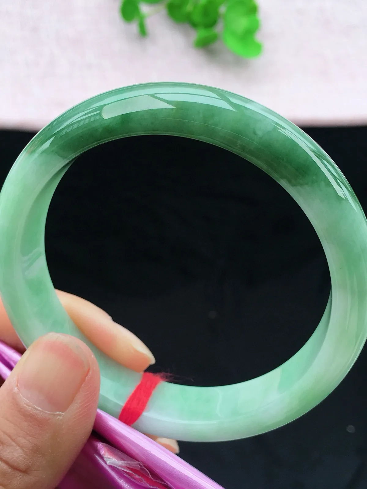 正圈61-62可戴，种老水足，尺寸62/13/8mm，油青大圈口正圈翡翠手镯