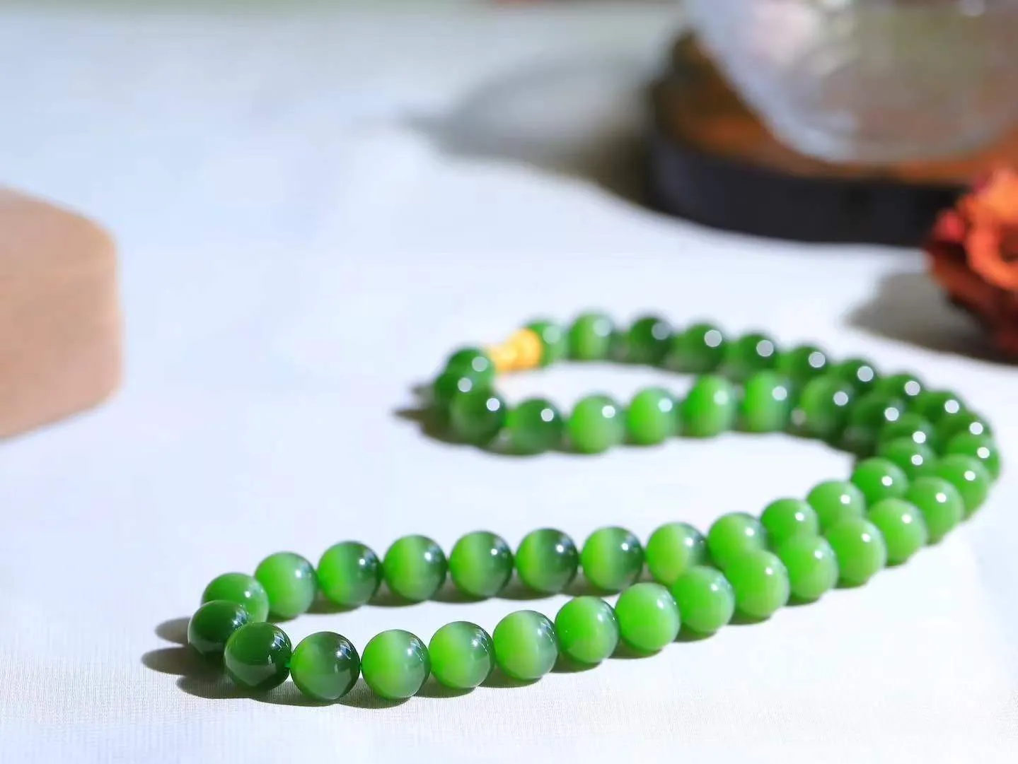 【珠圆玉润.项链】

收藏传家级臻品️和田玉碧玉猫眼珠圆玉润项链 玉质温润细腻  整串打磨圆润，佩