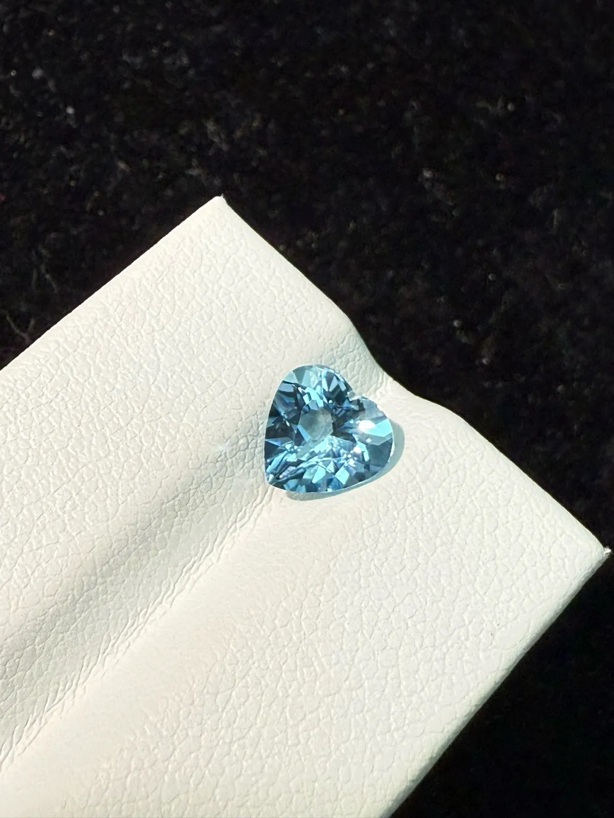 1.12ct天然圣玛利亚海蓝宝裸石，尺寸7.5*7.2*4.4mm，颜色美艳 ，晶体通透，火彩足