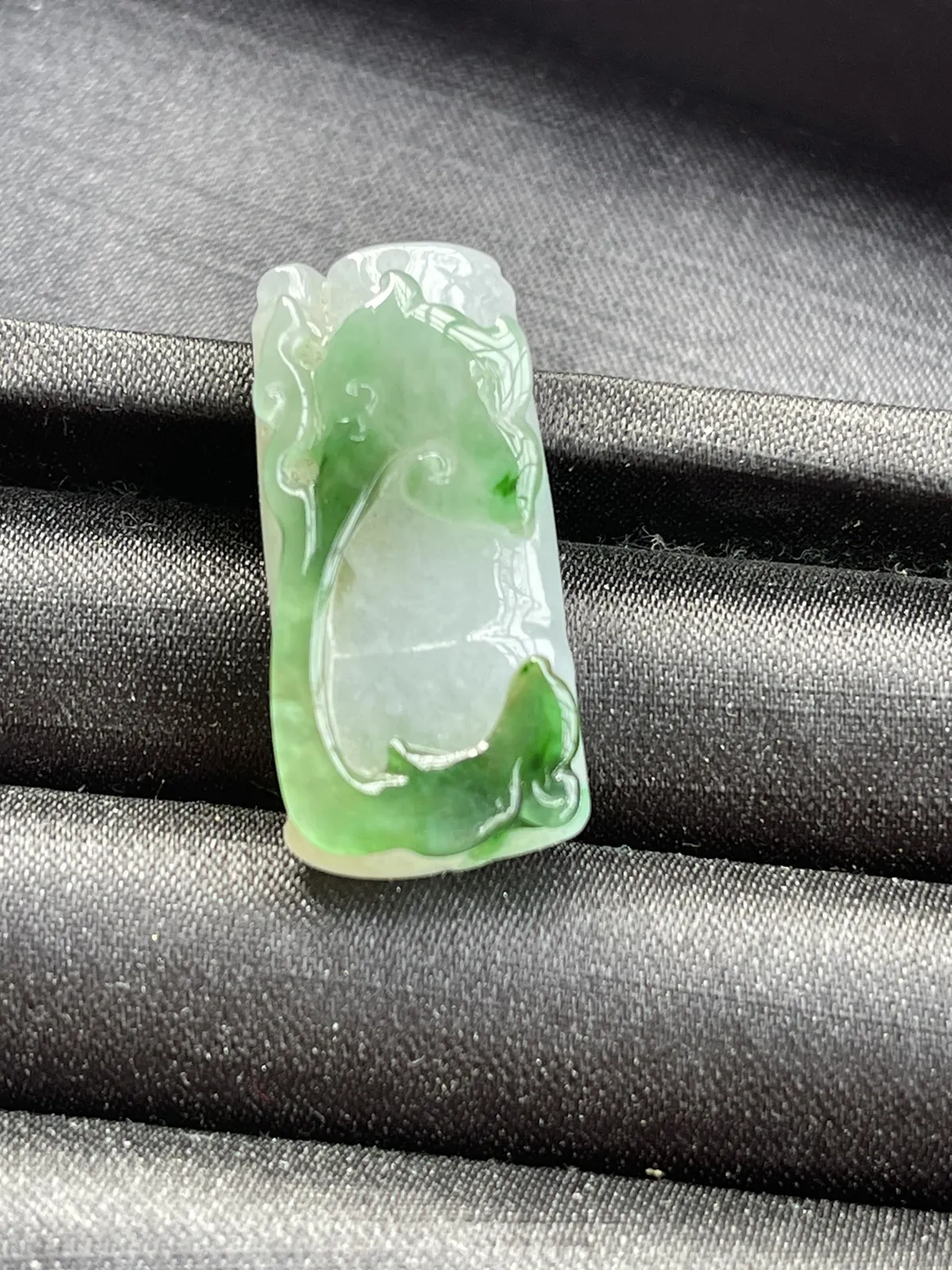 缅甸翡翠A货，步步高升，上身效果非常棒，一生平安，健康快乐，