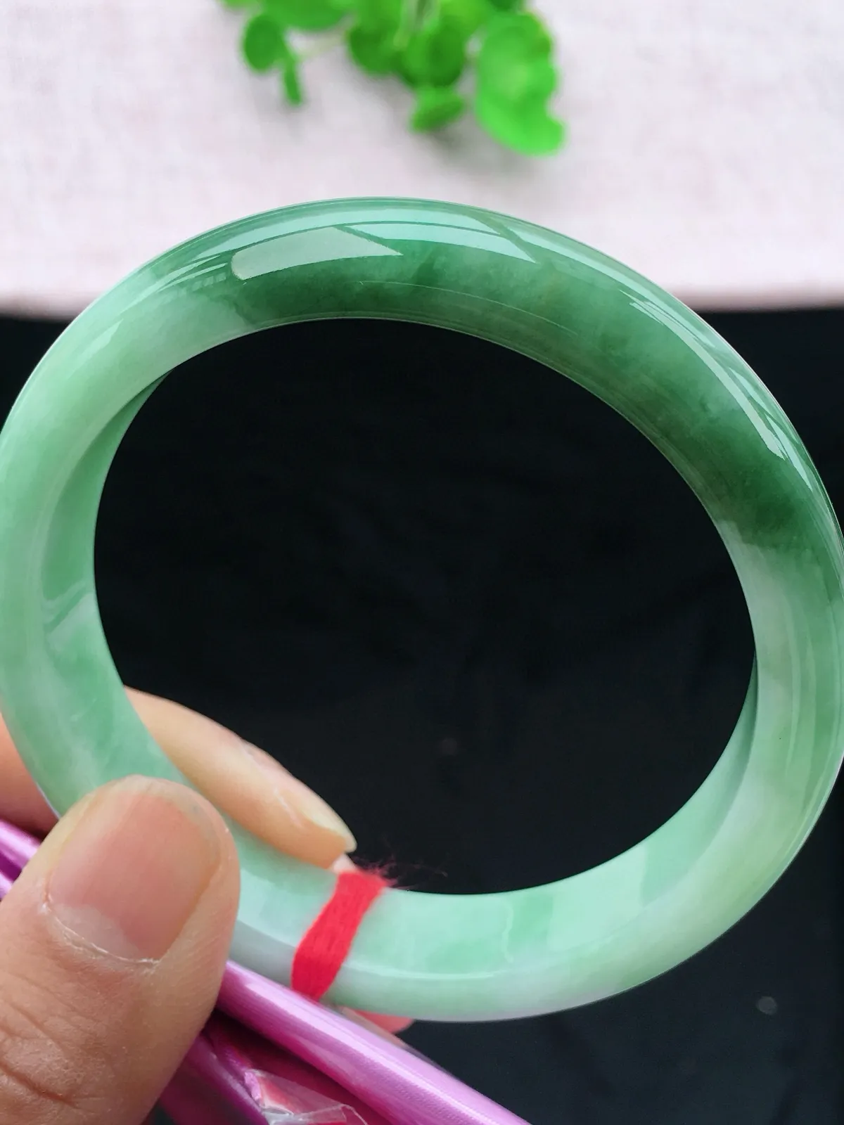 正圈61-62可戴，种老水足，尺寸62/13/8mm，油青大圈口正圈翡翠手镯