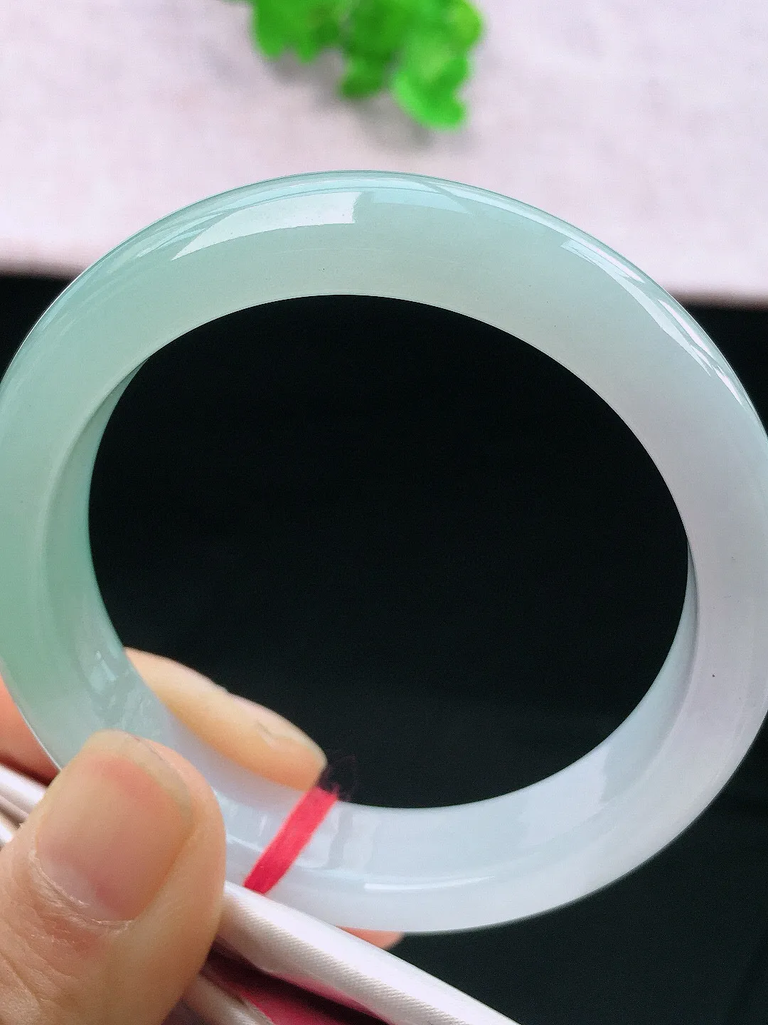 正圈55-56可戴，种老水足，尺寸56/12.5/8mm，底色正圈翡翠手镯