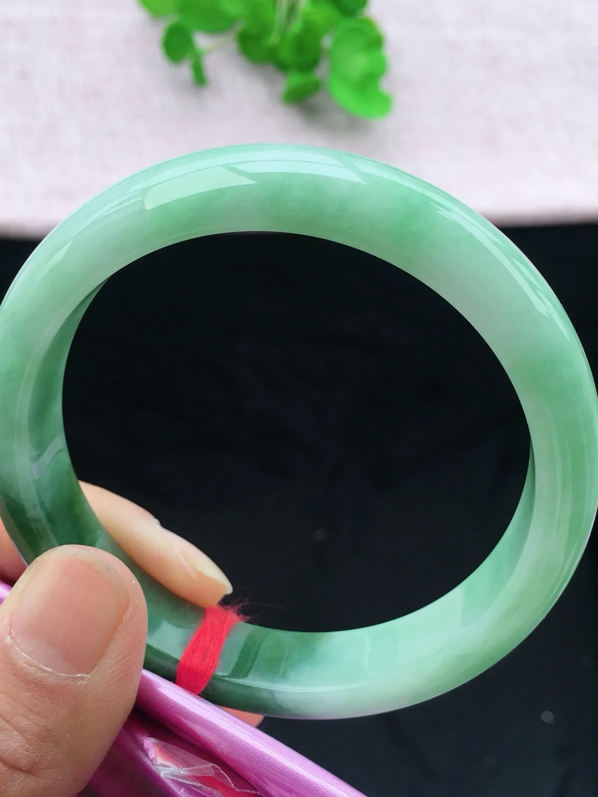 正圈61-62可戴，种老水足，尺寸62/13/8mm，油青大圈口正圈翡翠手镯