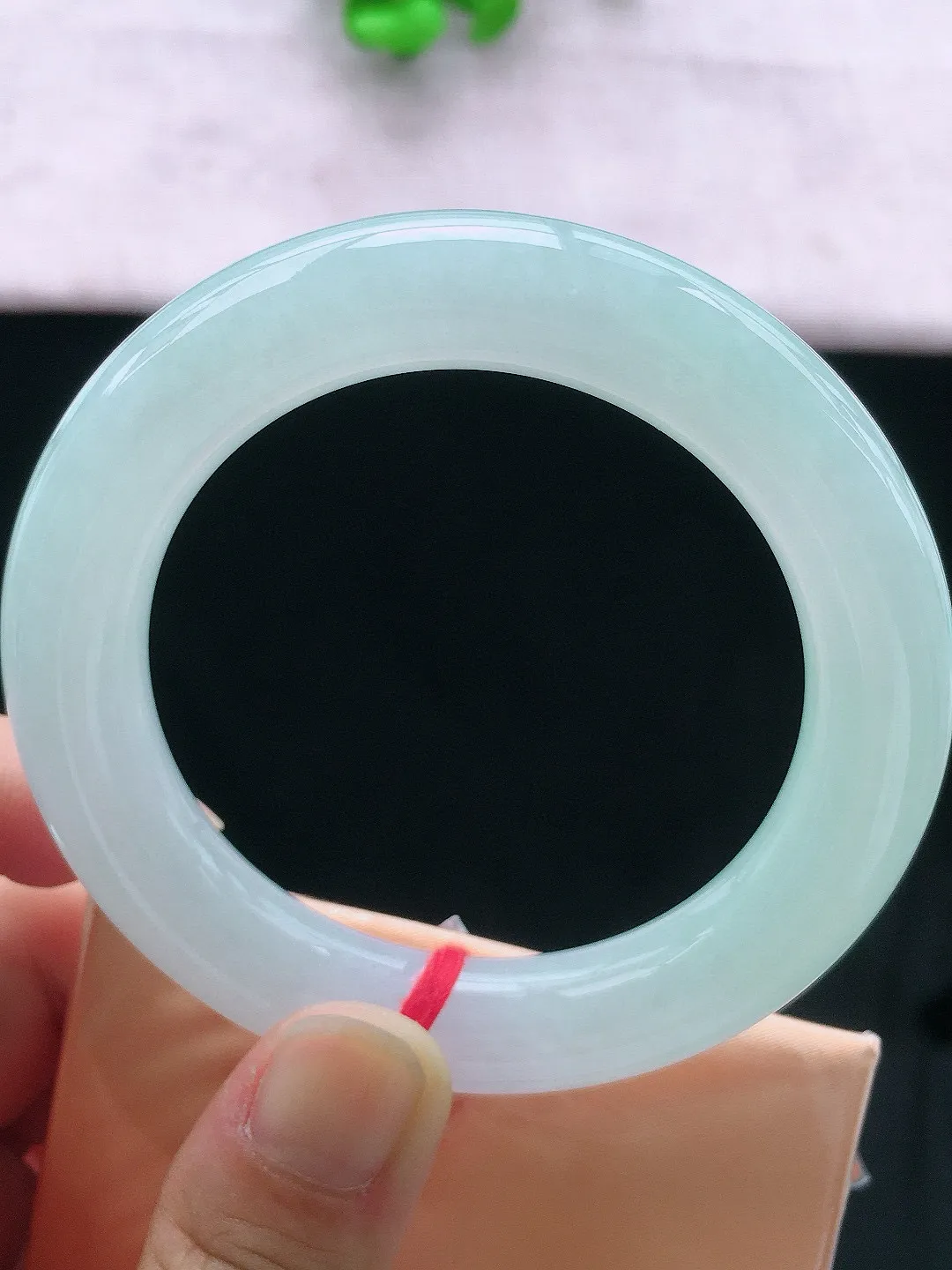 正圈55-56可戴，种老水足，尺寸54.6/11.5/11.5mm，白冰圆条翡翠手镯