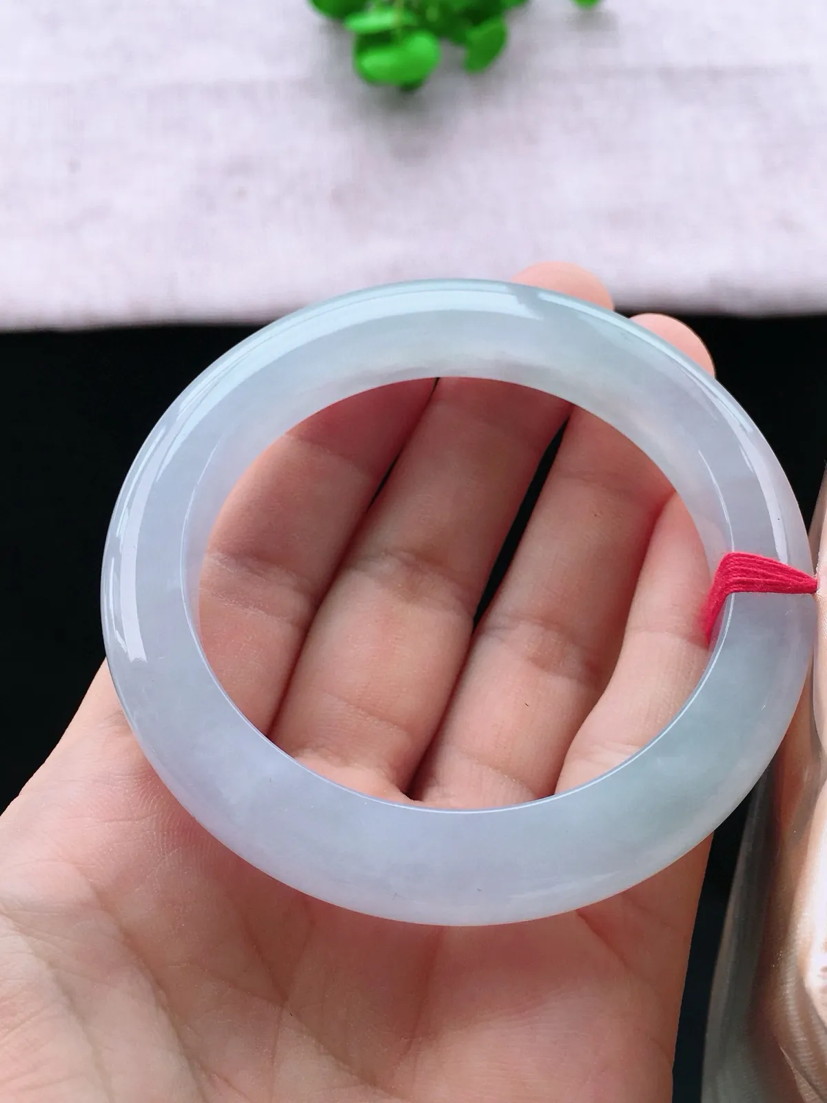 正圈56-57可戴，种老水足，尺寸56.8/10.5/9.5mm，白冰正圈翡翠手镯
