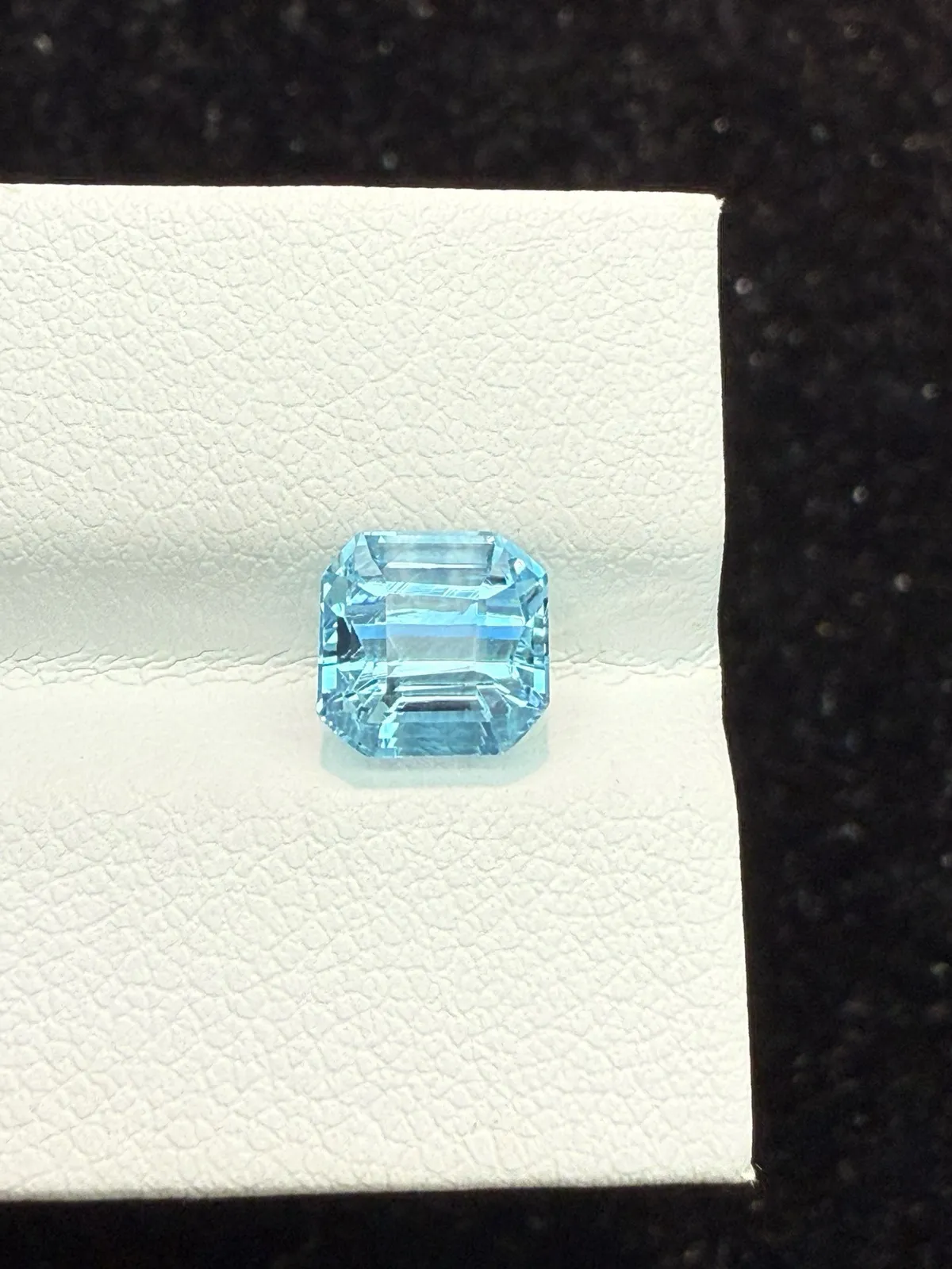 1.76ct天然圣玛利亚海蓝宝裸石，尺寸7*6.8*5.7mm，颜色美艳 ，晶体通透，火彩足