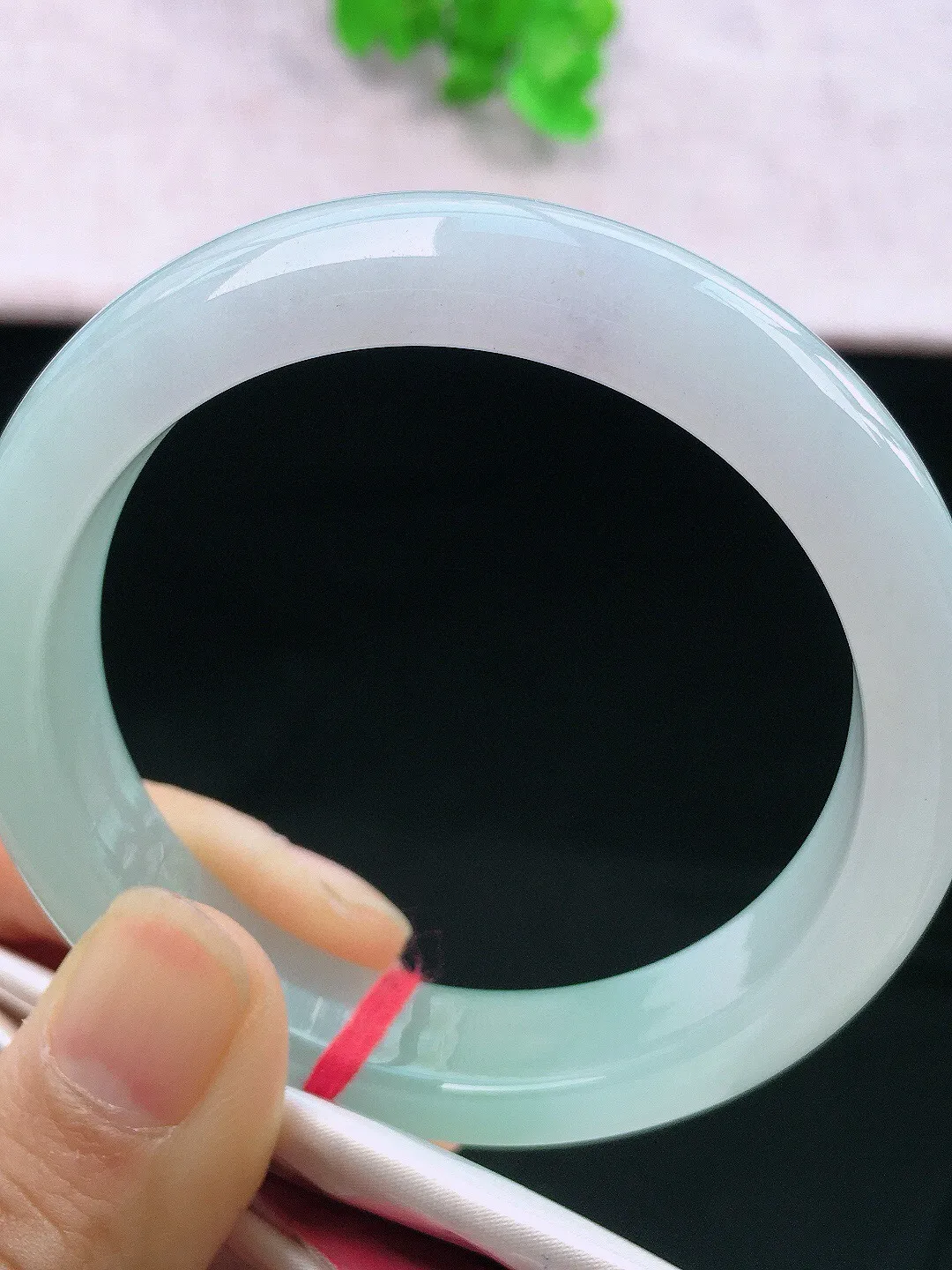 正圈55-56可戴，种老水足，尺寸56/12.5/8mm，底色正圈翡翠手镯