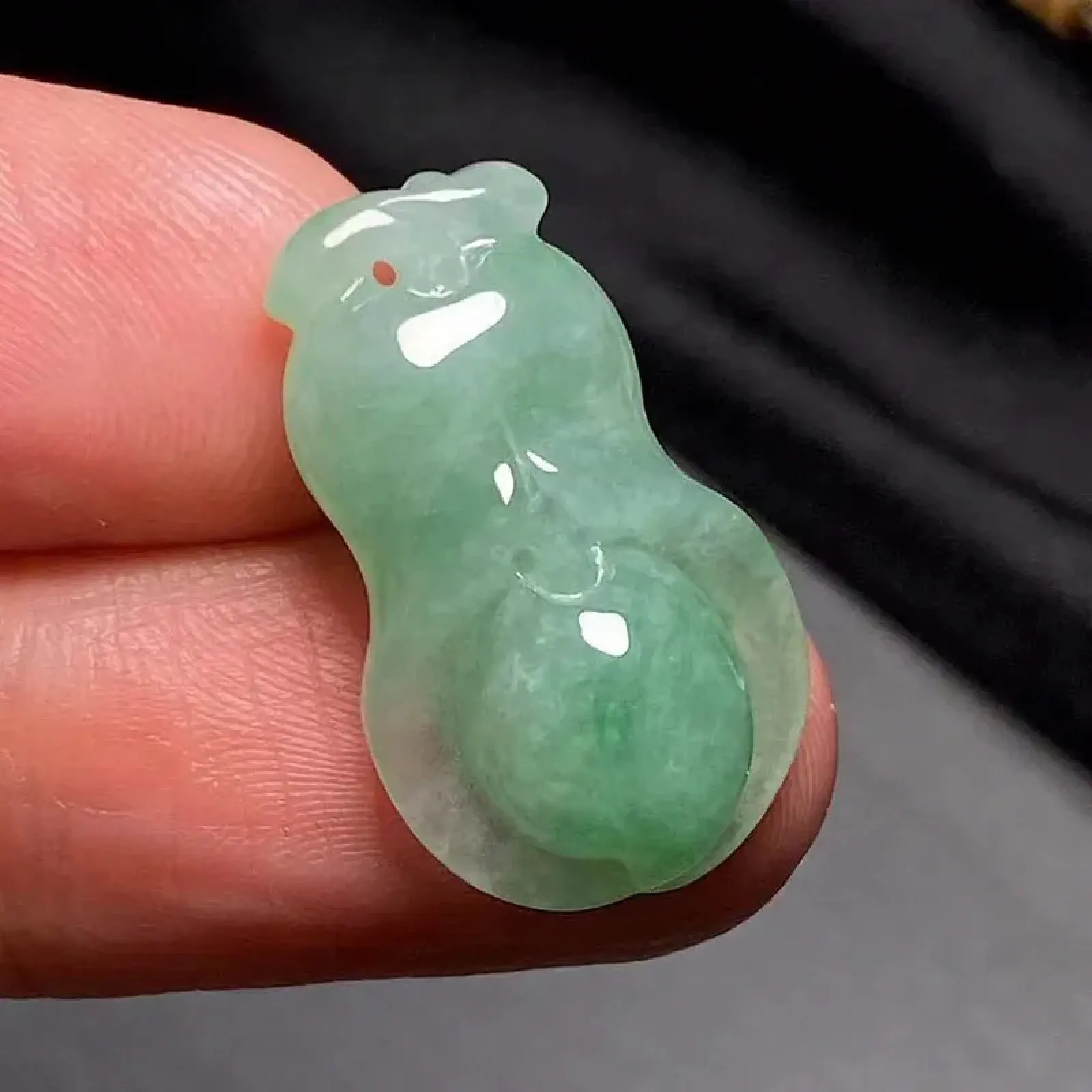 缅甸翡翠A货，花开富贵，平平安安，快快乐乐，上身效果非常棒，下单要咨询