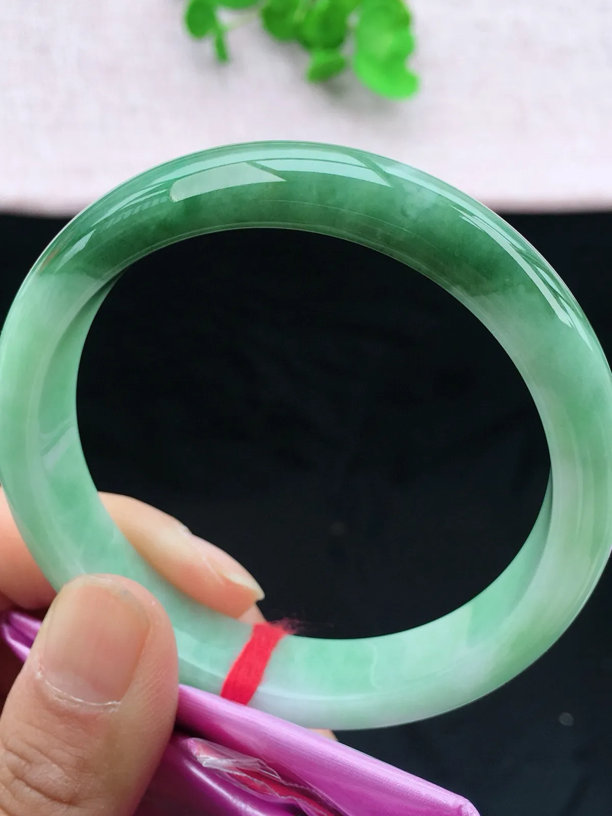 正圈61-62可戴，种老水足，尺寸62/13/8mm，油青大圈口正圈翡翠手镯