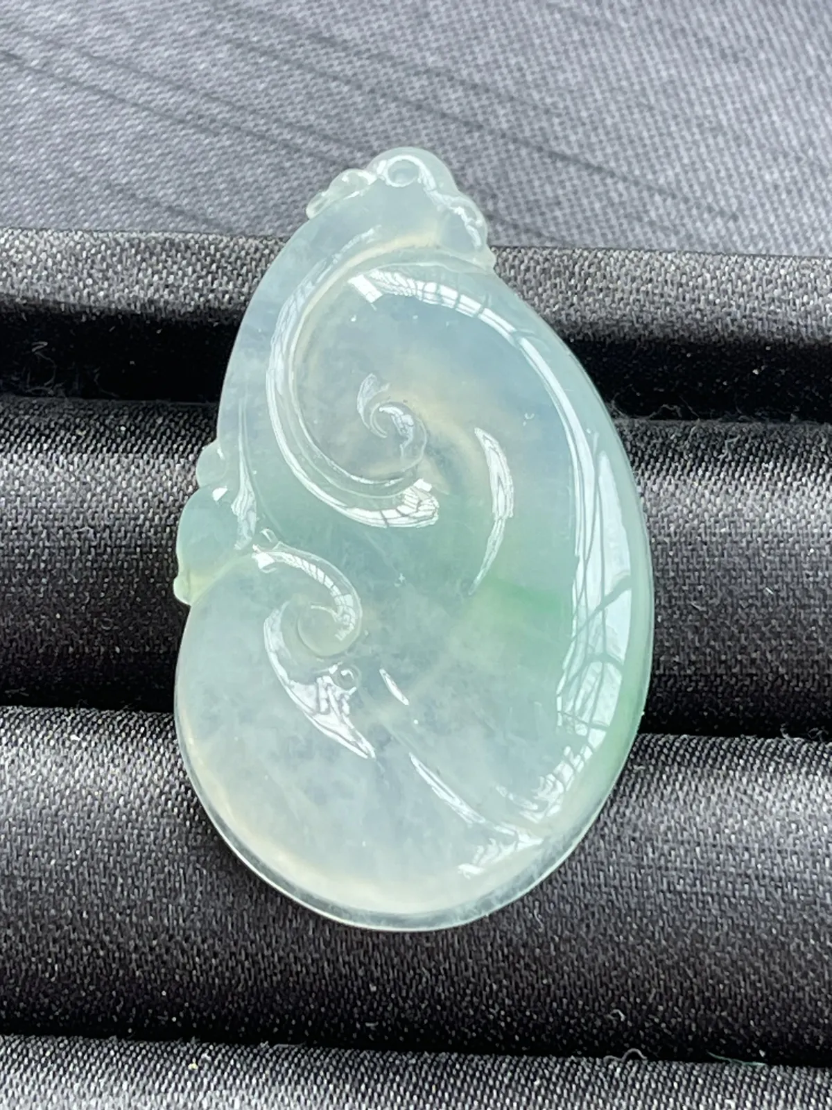 缅甸翡翠A货，万事如意，事事顺心，上身效果非常大气，
