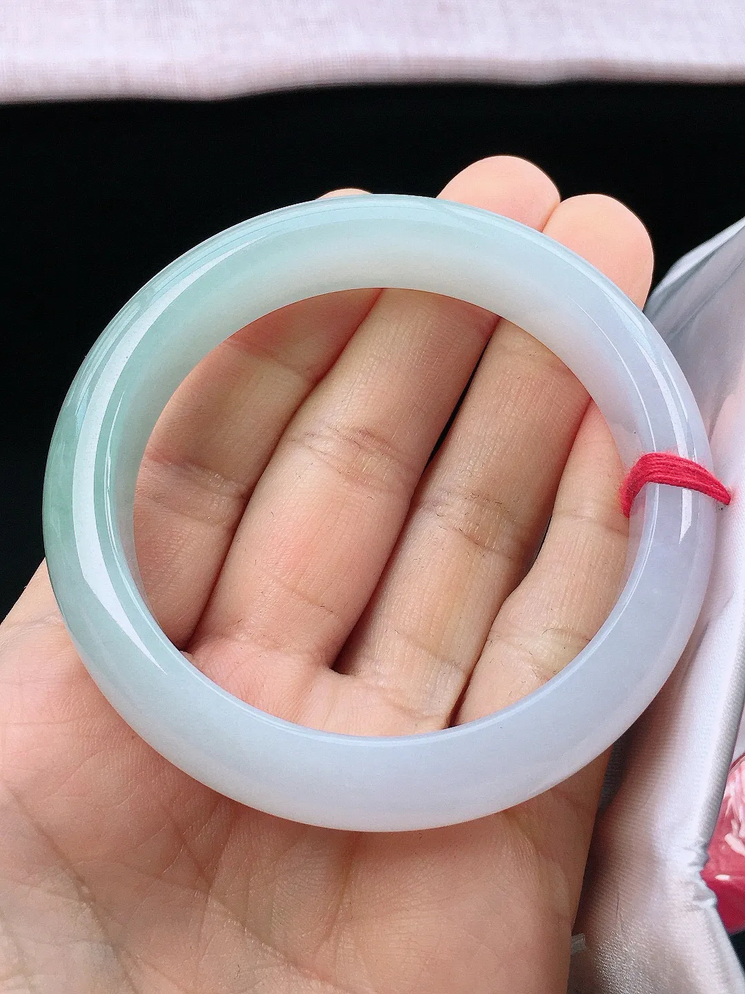 正圈55-56可戴，种老水足，尺寸56/12.5/8mm，底色正圈翡翠手镯