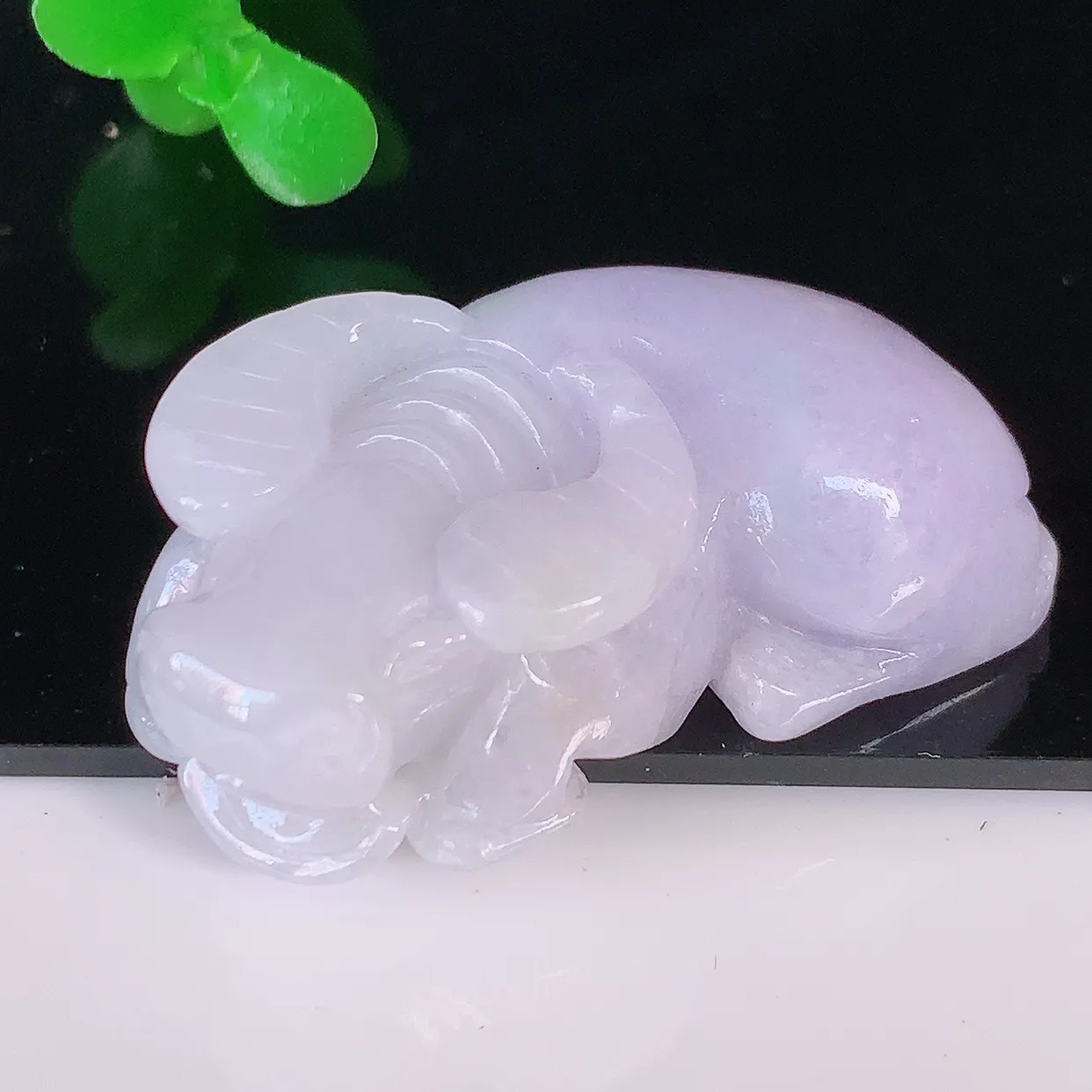 自然光实拍，冰润紫罗兰翡翠生肖牛气冲天吊坠，种老水足，雕工精湛 ，寓意美好，佩戴时尚出众！#41.2