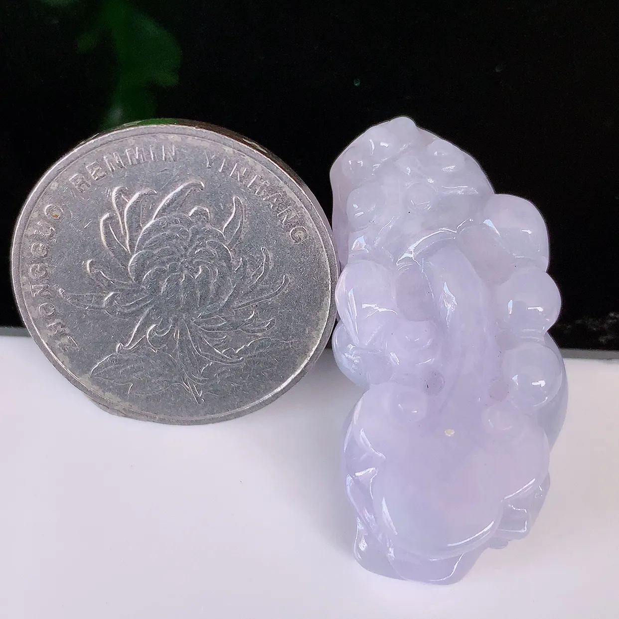 自然光实拍，冰润紫罗兰翡翠招财貔貅吊坠，民间有“一摸貔貅运程旺盛，再摸貔貅财运滚滚，三摸貔貅平步青云 ”的美好祝愿。#57.24