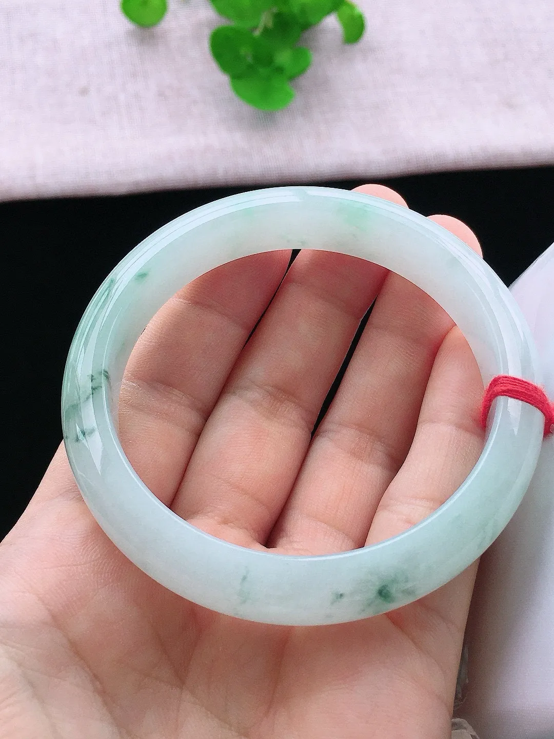 正圈58-59可戴，种老水足，尺寸59/12.2/8mm，冰飘花正圈翡翠手镯