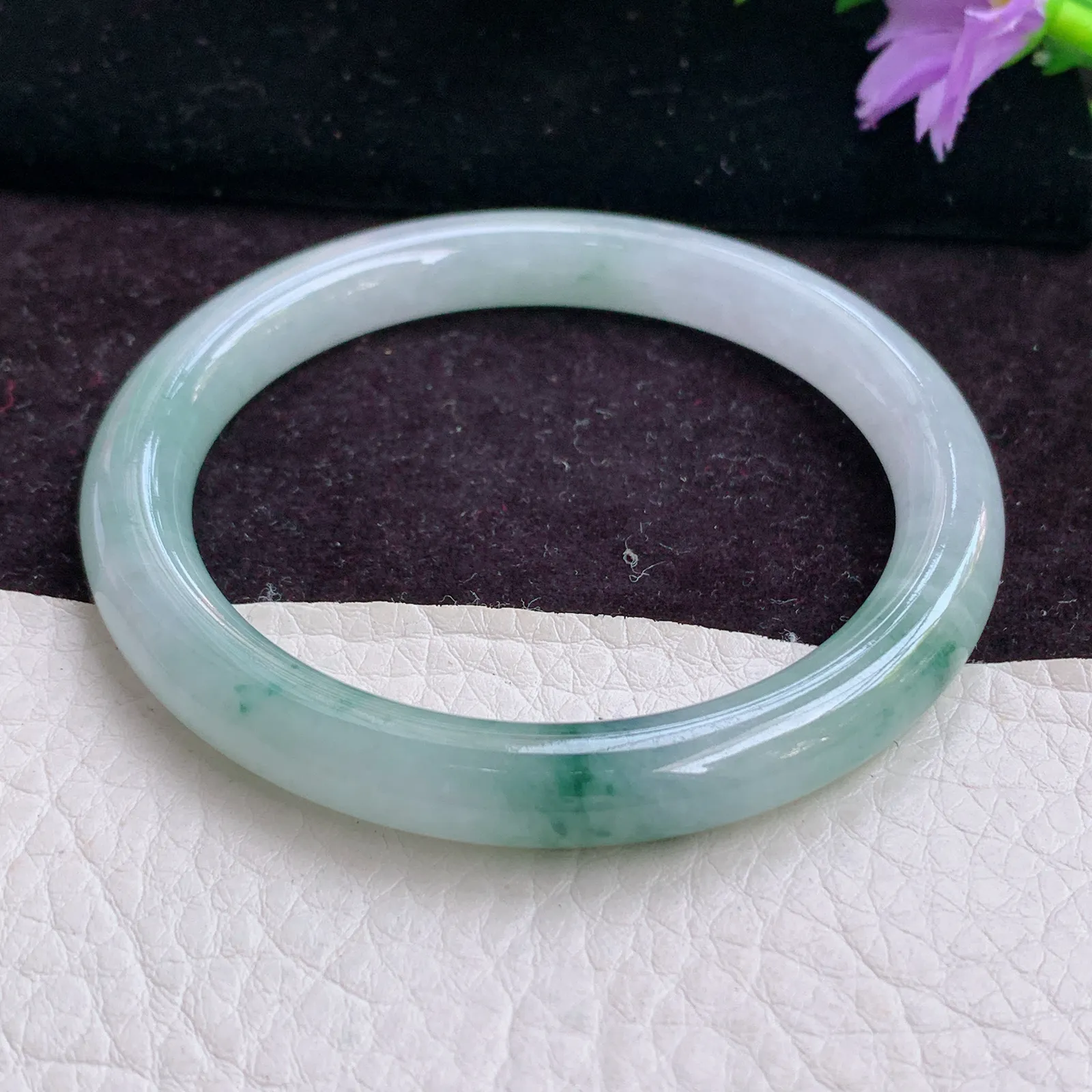 fl实拍55*8美人镯 天然缅甸翡翠飘花秀气圆条珠宝玉镯子 玉手环