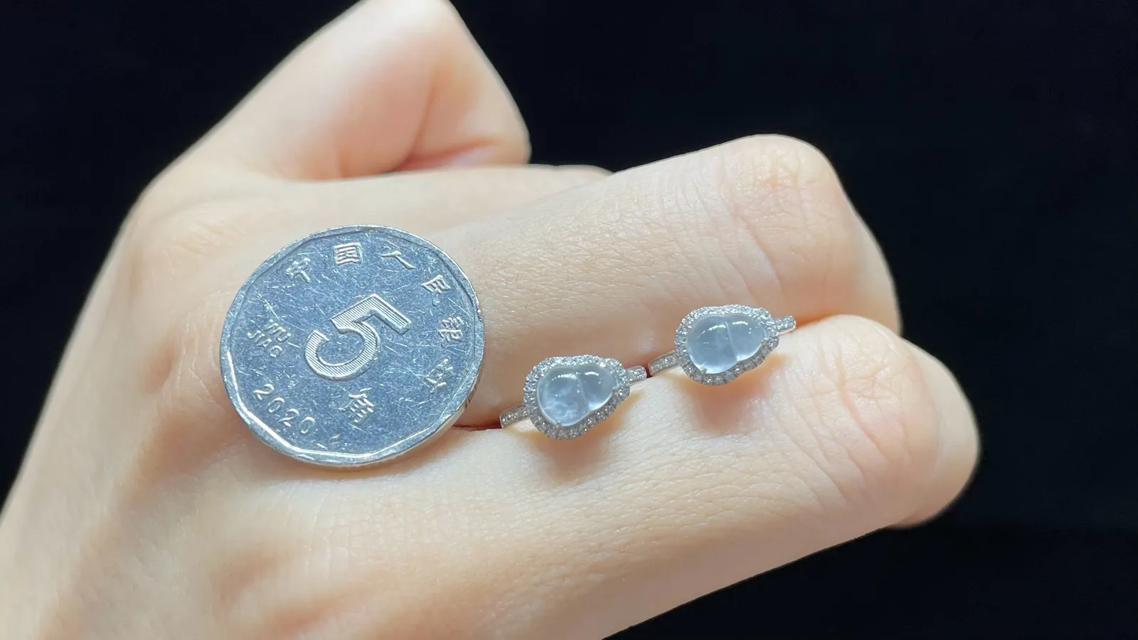 高冰 起光 茅台白 葫芦耳扣
18k金7.8-6.2-4.5mm