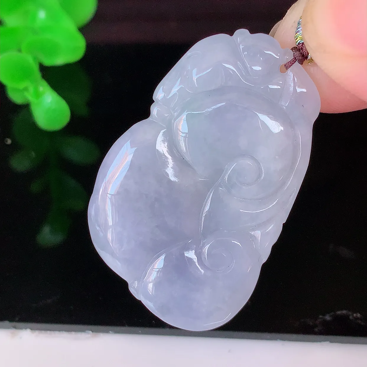 自然光实拍，冰润紫罗兰翡翠如意吊坠，冰透，翠色灵动，饱满，万事如意，如意一生，配戴精美！#57.24