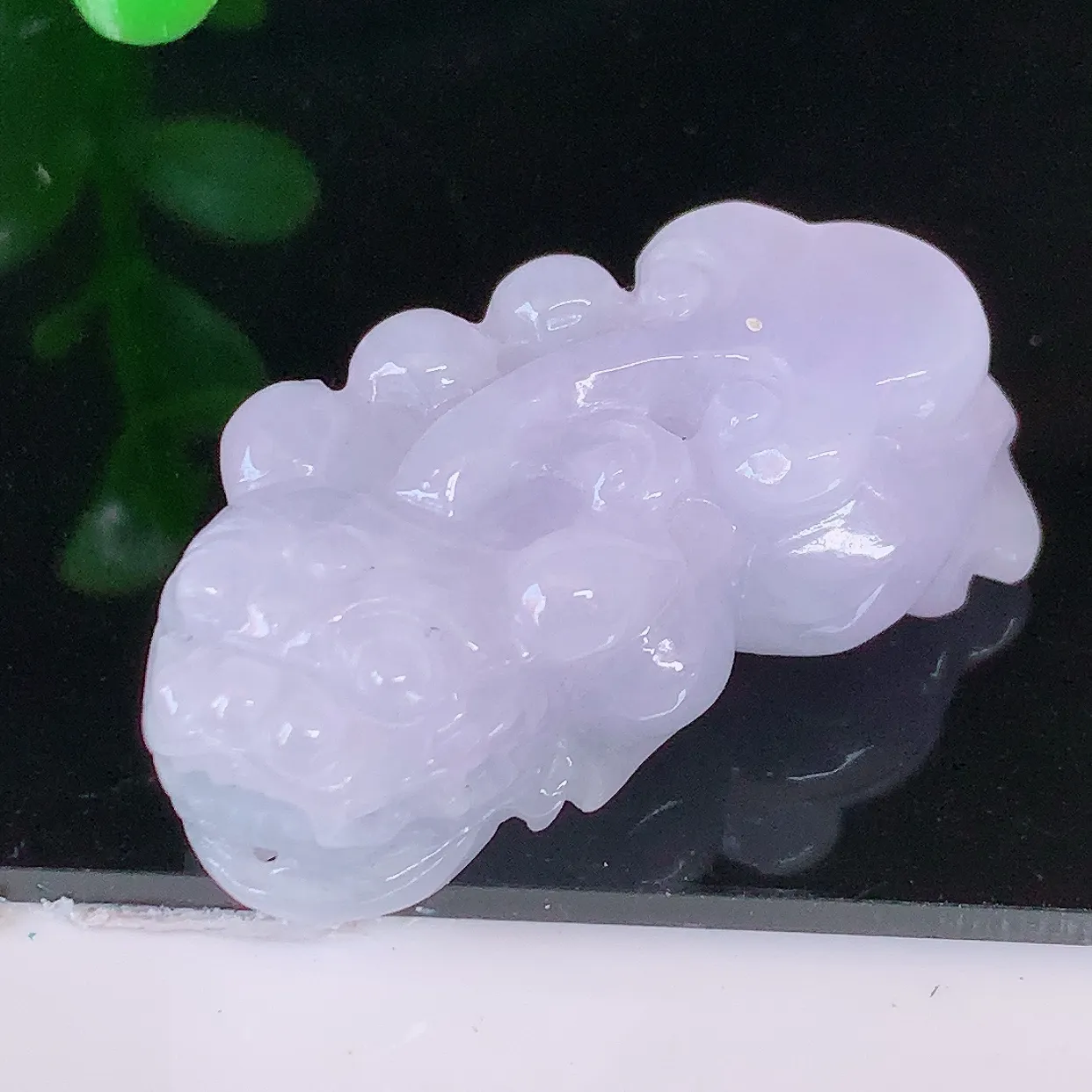 自然光实拍，冰润紫罗兰翡翠招财貔貅吊坠，民间有“一摸貔貅运程旺盛，再摸貔貅财运滚滚，三摸貔貅平步青云 ”的美好祝愿。#57.24