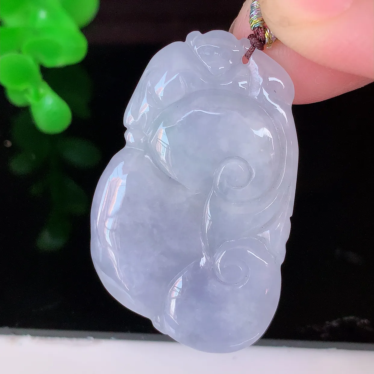自然光实拍，冰润紫罗兰翡翠如意吊坠，冰透，翠色灵动，饱满，万事如意，如意一生，配戴精美！#57.24