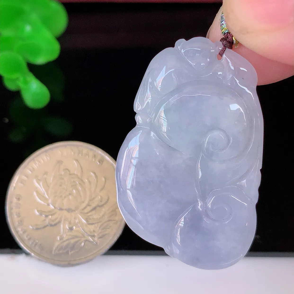 自然光实拍，冰润紫罗兰翡翠如意吊坠，冰透，翠色灵动，饱满，万事如意，如意一生，配戴精美！#57.24