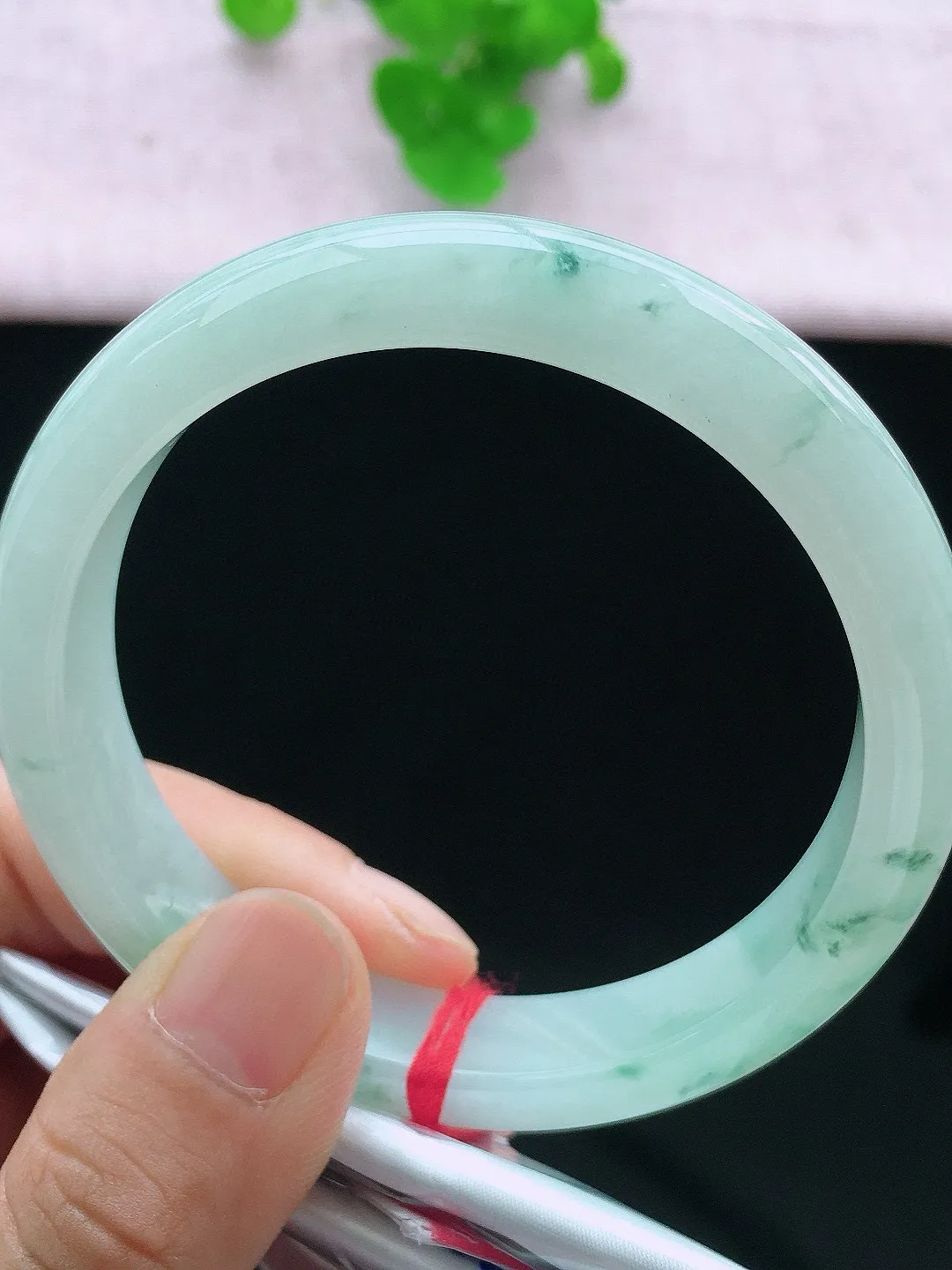 正圈58-59可戴，种老水足，尺寸59/12.2/8mm，冰飘花正圈翡翠手镯