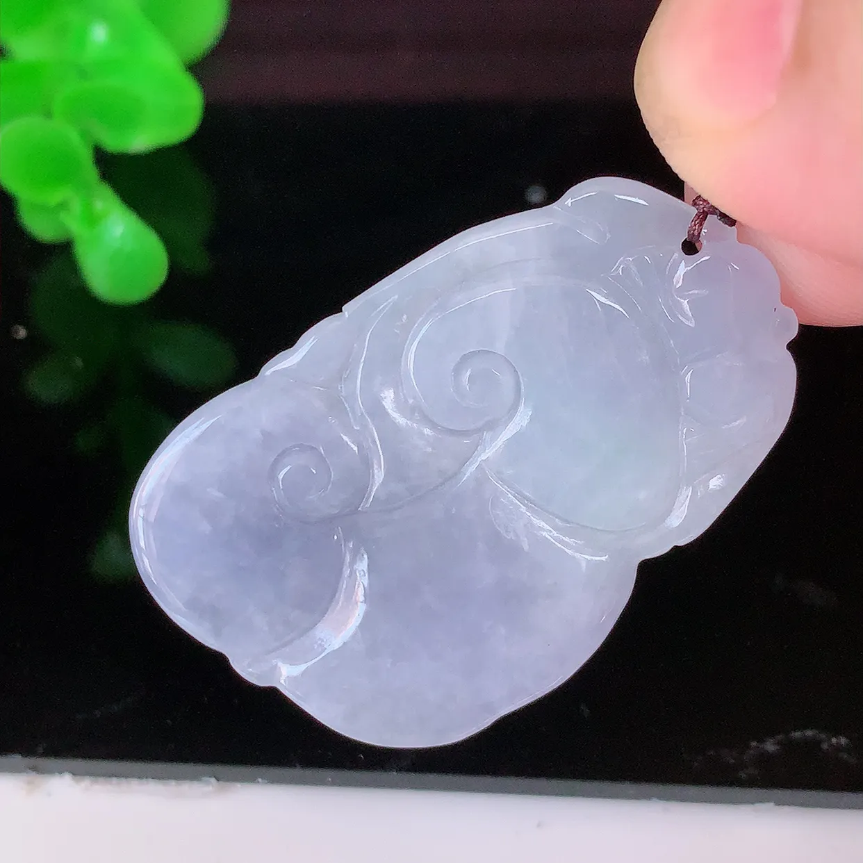 自然光实拍，冰润紫罗兰翡翠如意吊坠，冰透，翠色灵动，饱满，万事如意，如意一生，配戴精美！#57.24