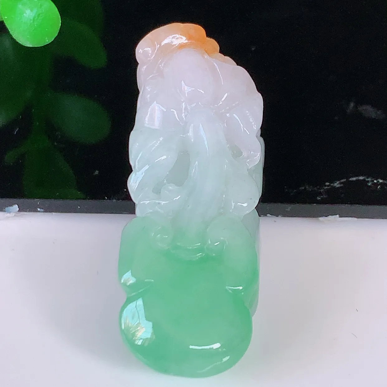 自然光实拍，冰润黄加绿翡翠招财貔貅吊坠，三彩。民间有“一摸貔貅运程旺盛，再摸貔貅财运滚滚，三摸貔貅平步青云 ”的美好祝愿。#81.24