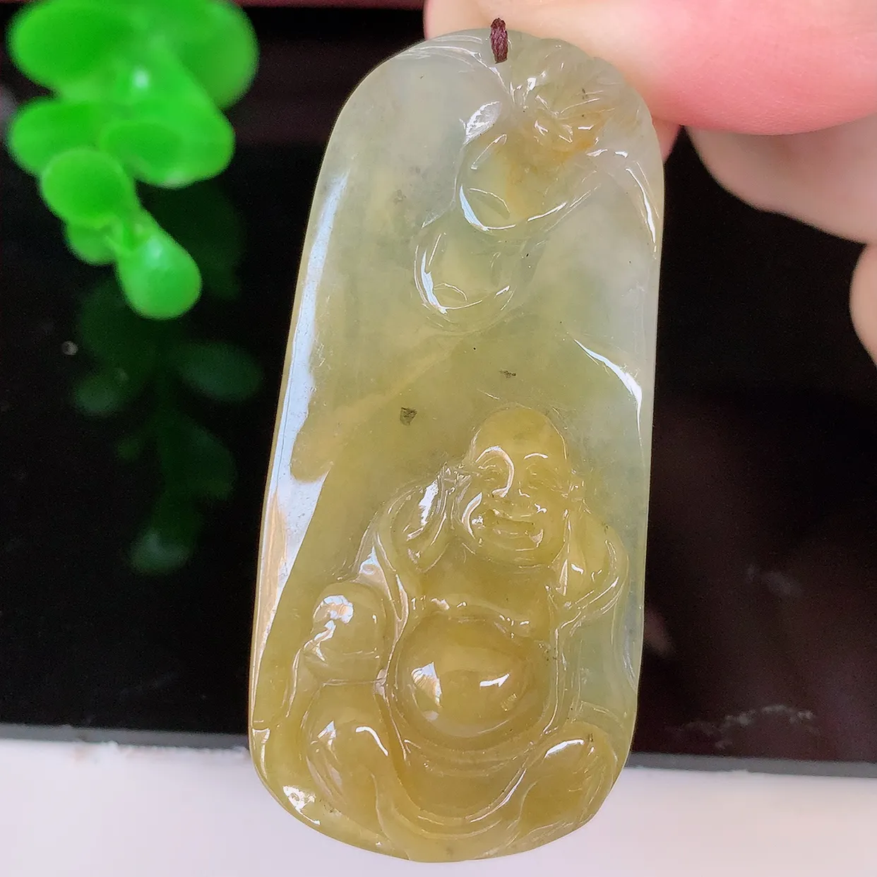 自然光实拍，冰胶黄翡逍遥布袋佛翡翠吊坠，代代有钱，水足丰盈，盈满欢喜，配戴送礼佳品！#57.24