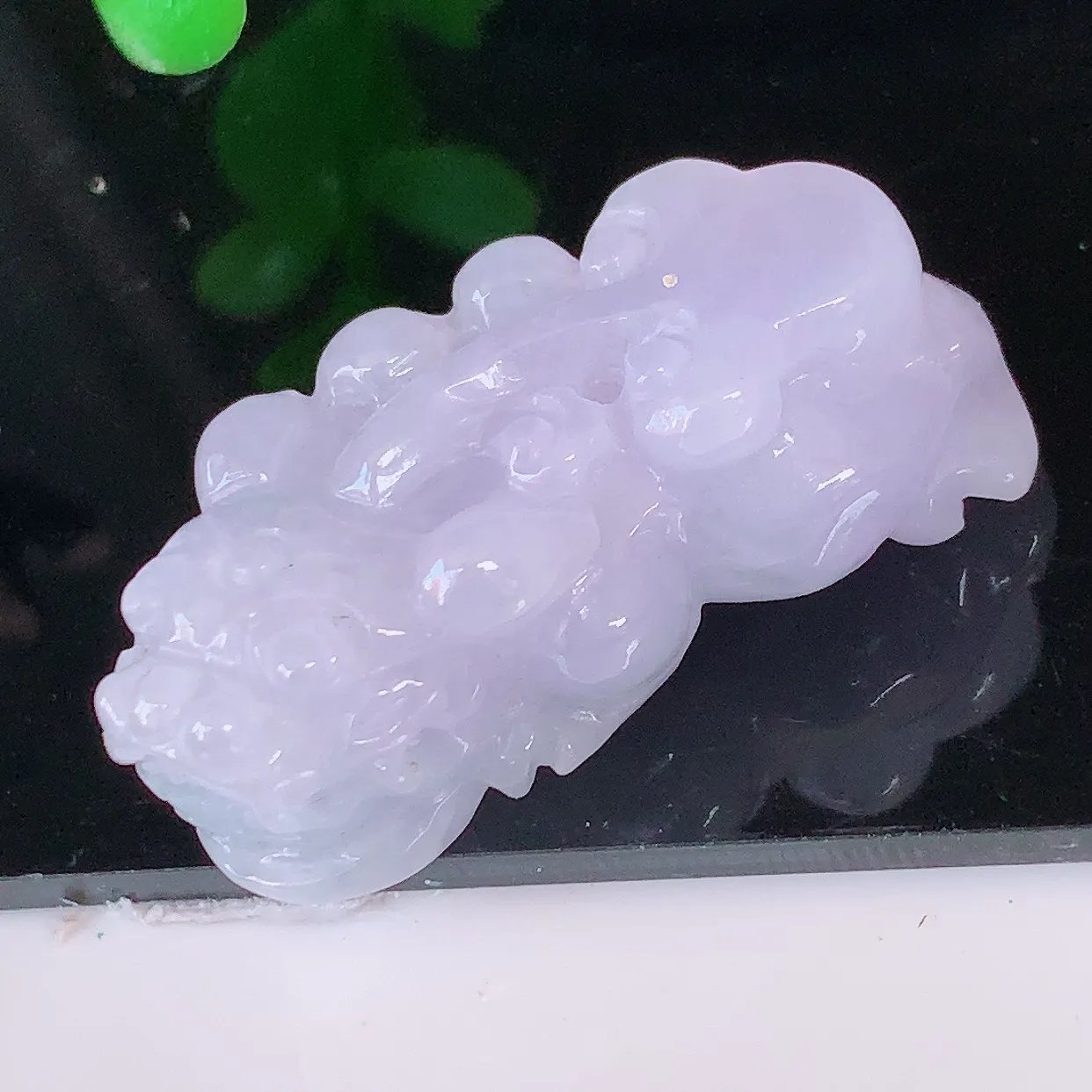 自然光实拍，冰润紫罗兰翡翠招财貔貅吊坠，民间有“一摸貔貅运程旺盛，再摸貔貅财运滚滚，三摸貔貅平步青云 ”的美好祝愿。#57.24