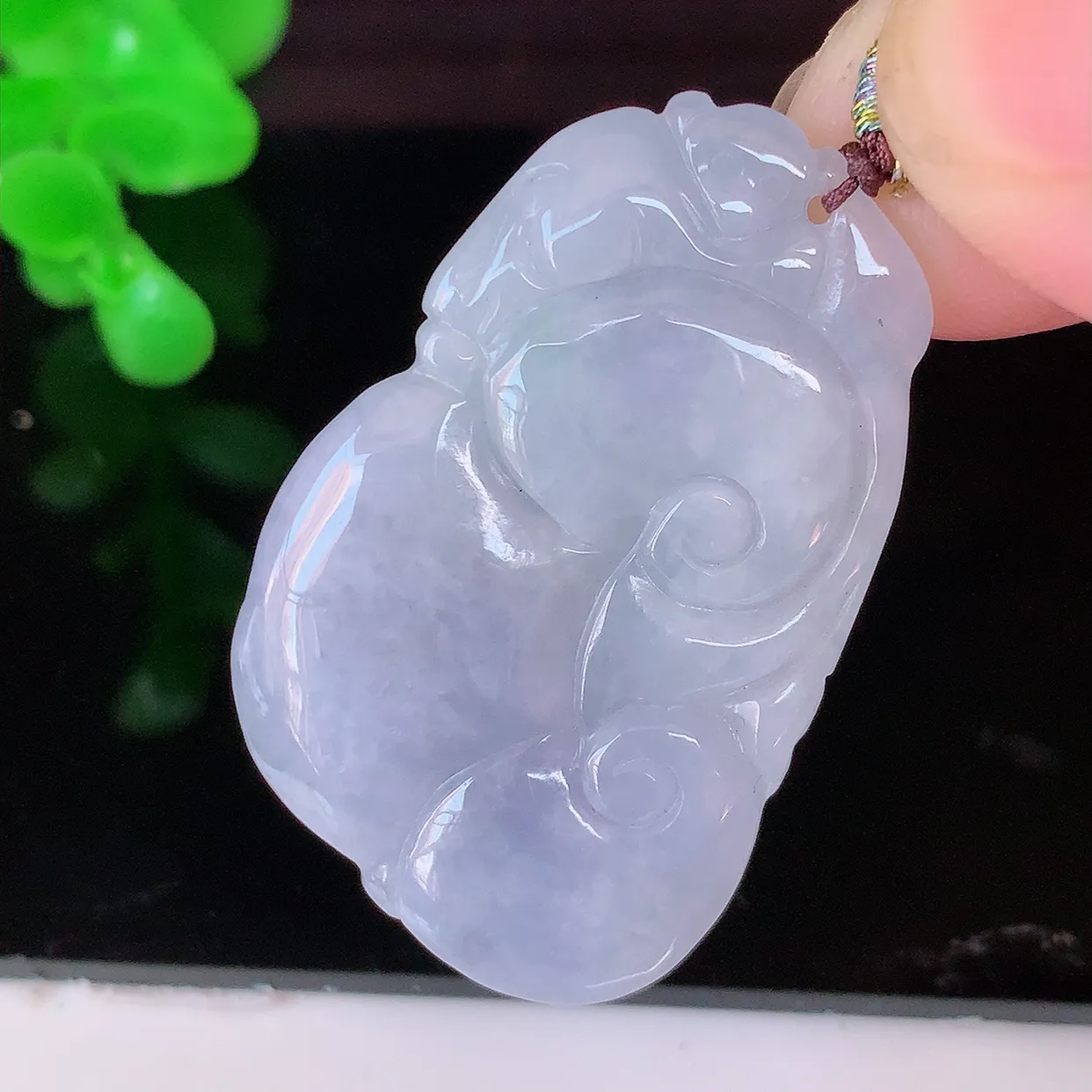 自然光实拍，冰润紫罗兰翡翠如意吊坠，冰透，翠色灵动，饱满，万事如意，如意一生，配戴精美！#57.24