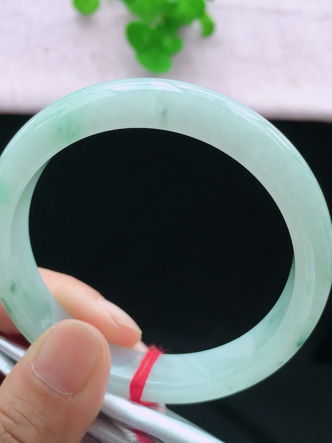 正圈58-59可戴，种老水足，尺寸59/12.2/8mm，冰飘花正圈翡翠手镯