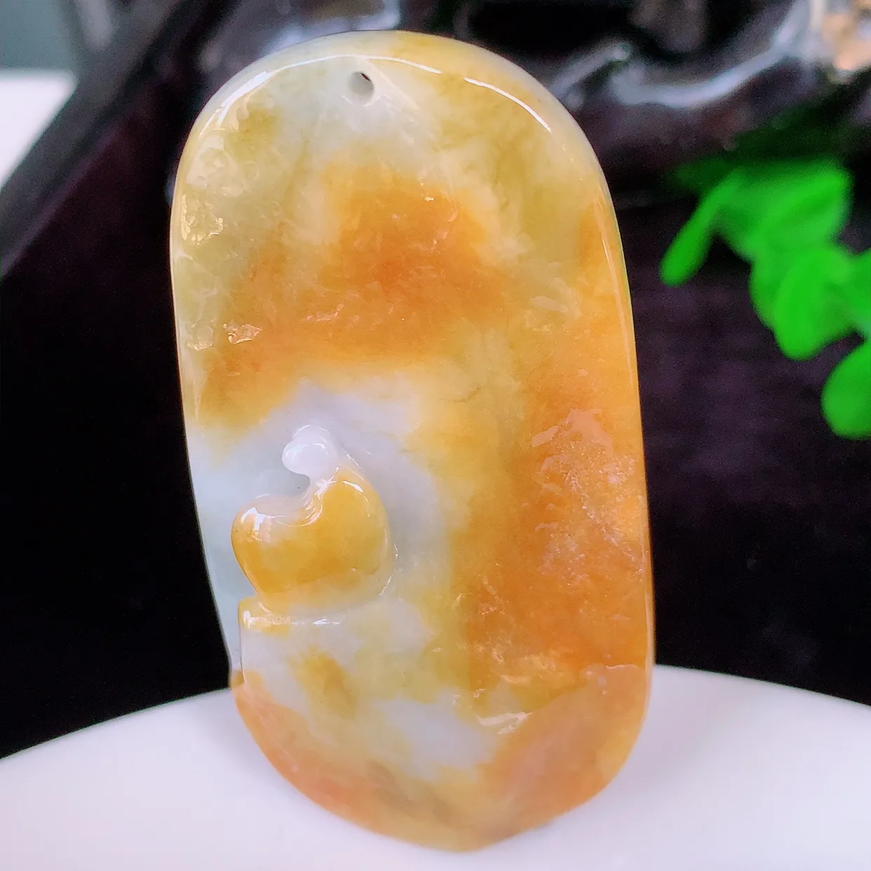 自然光实拍，特色黄翡双彩翡翠悟道吊坠，翡翠悟道寓意“祥和，安宁，吉祥，幸福”，佩戴效果优雅迷人，性价比超高！#00.24