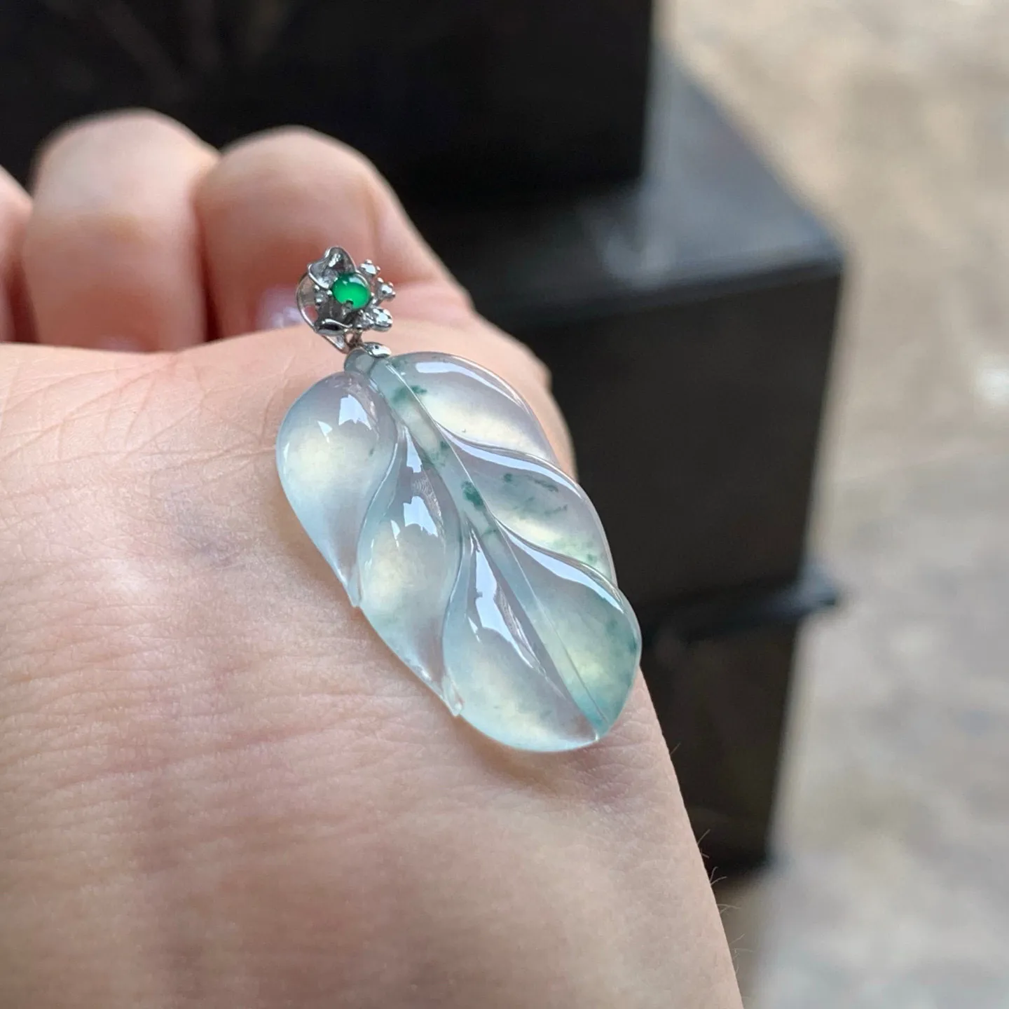 冰种飘花玉叶
种老 金扣