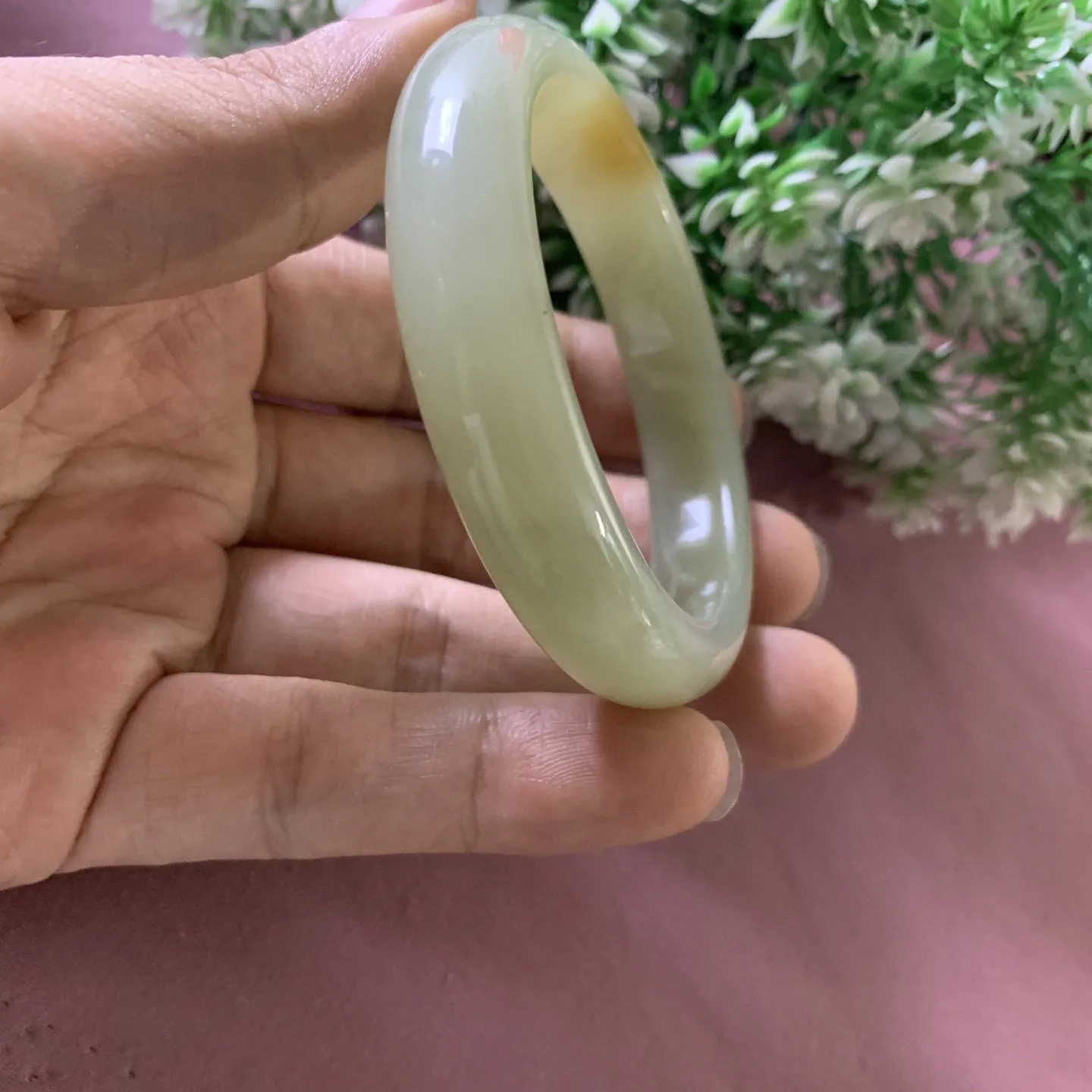和田玉54圈口且末糖手镯！圈口54宽12.5玉质细腻油润 底色纯净 无裂无杂 脂粉好，品质好