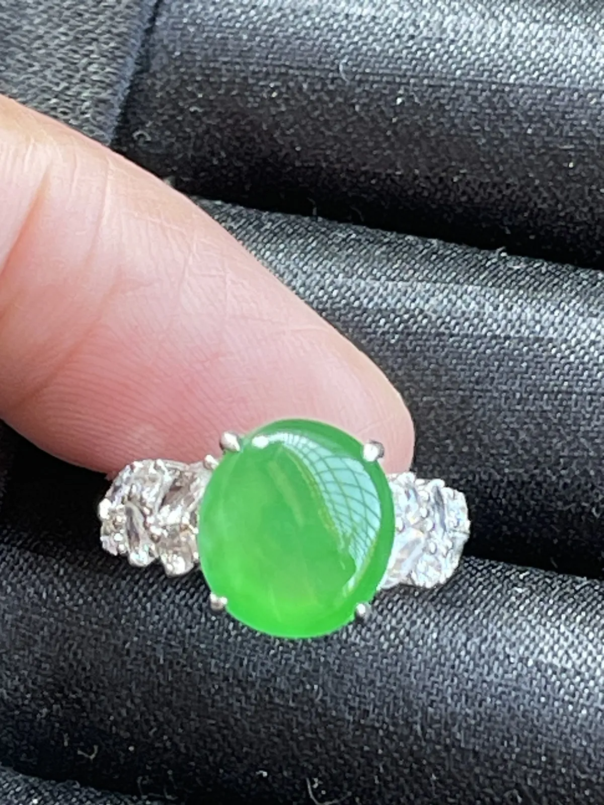 缅甸翡翠A货，正阳绿女富贵戒，上手效果非常好，吉祥富贵，裸石尺寸11/10/3