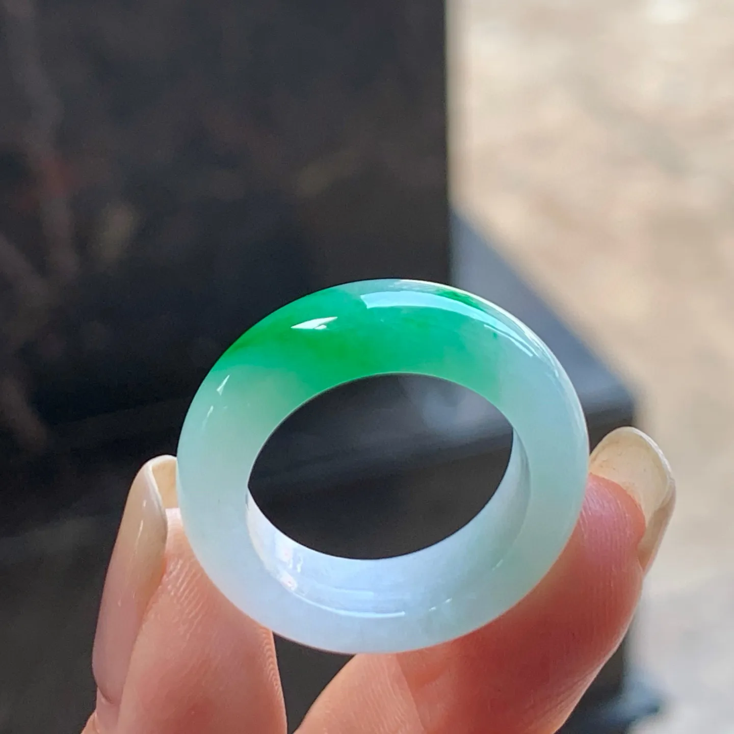 阳绿指环
水润细腻