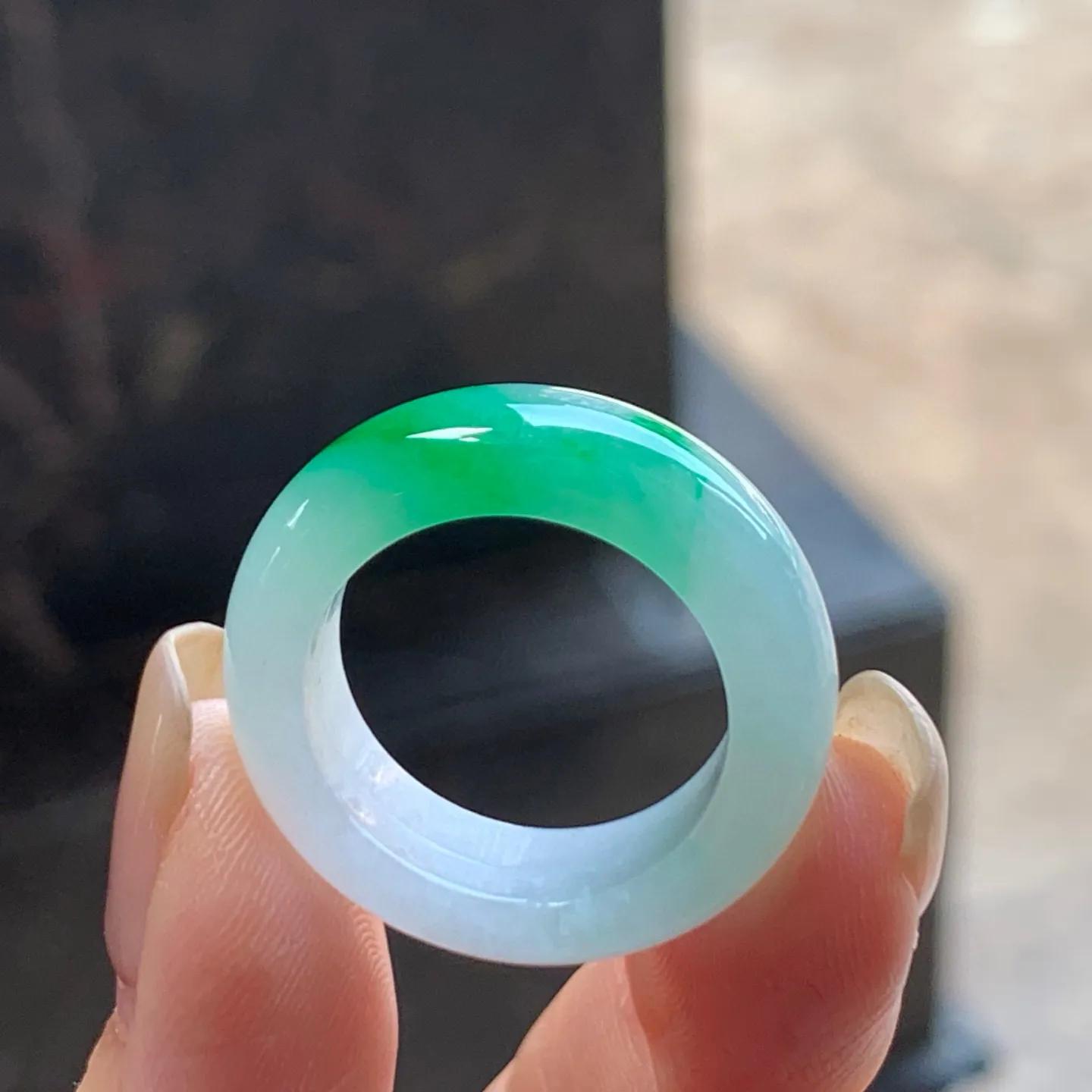 阳绿指环
水润细腻