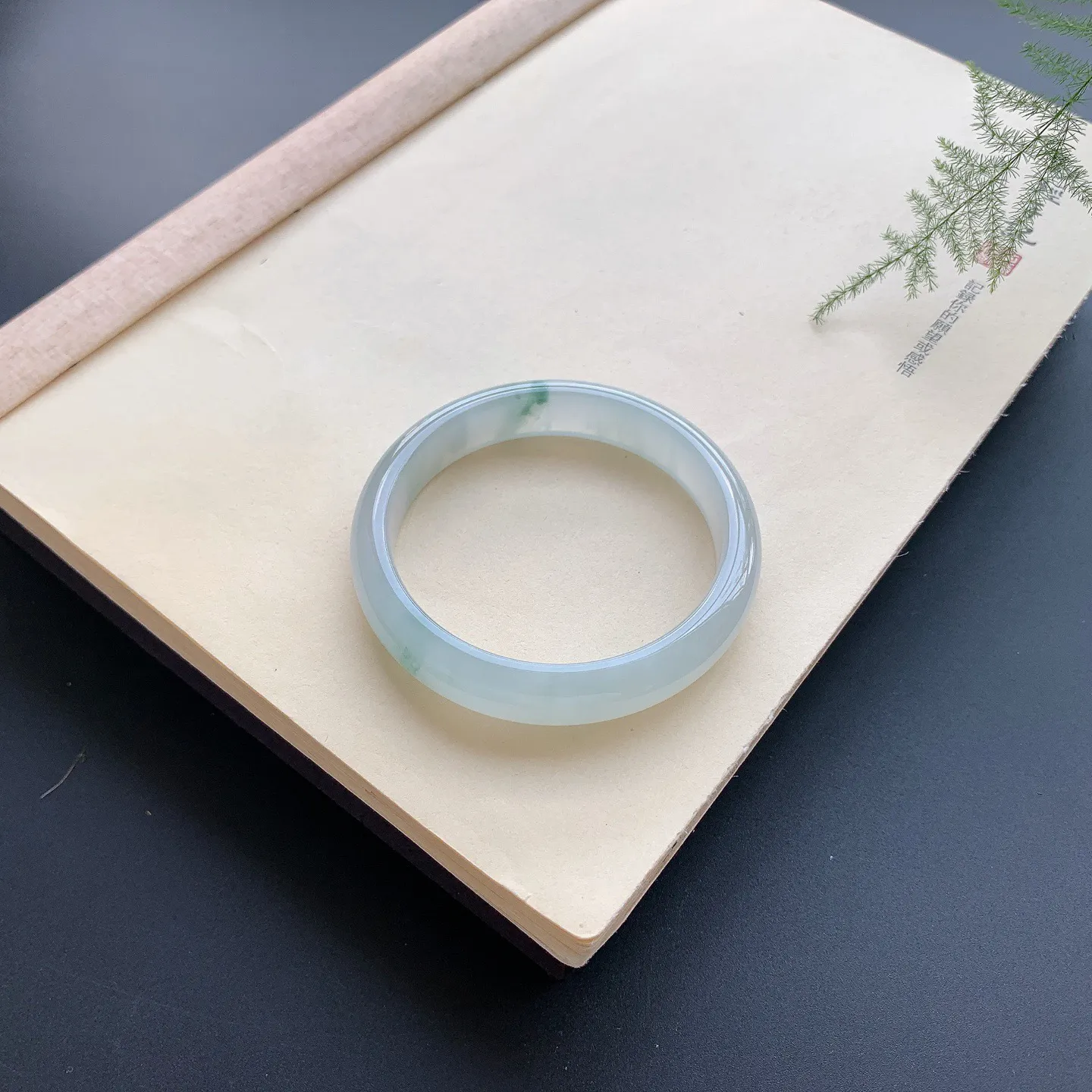 60大圈口冰种飘花正圈手镯 尺寸：60-12.8-7.6，无纹裂，水润起胶，白净光滑