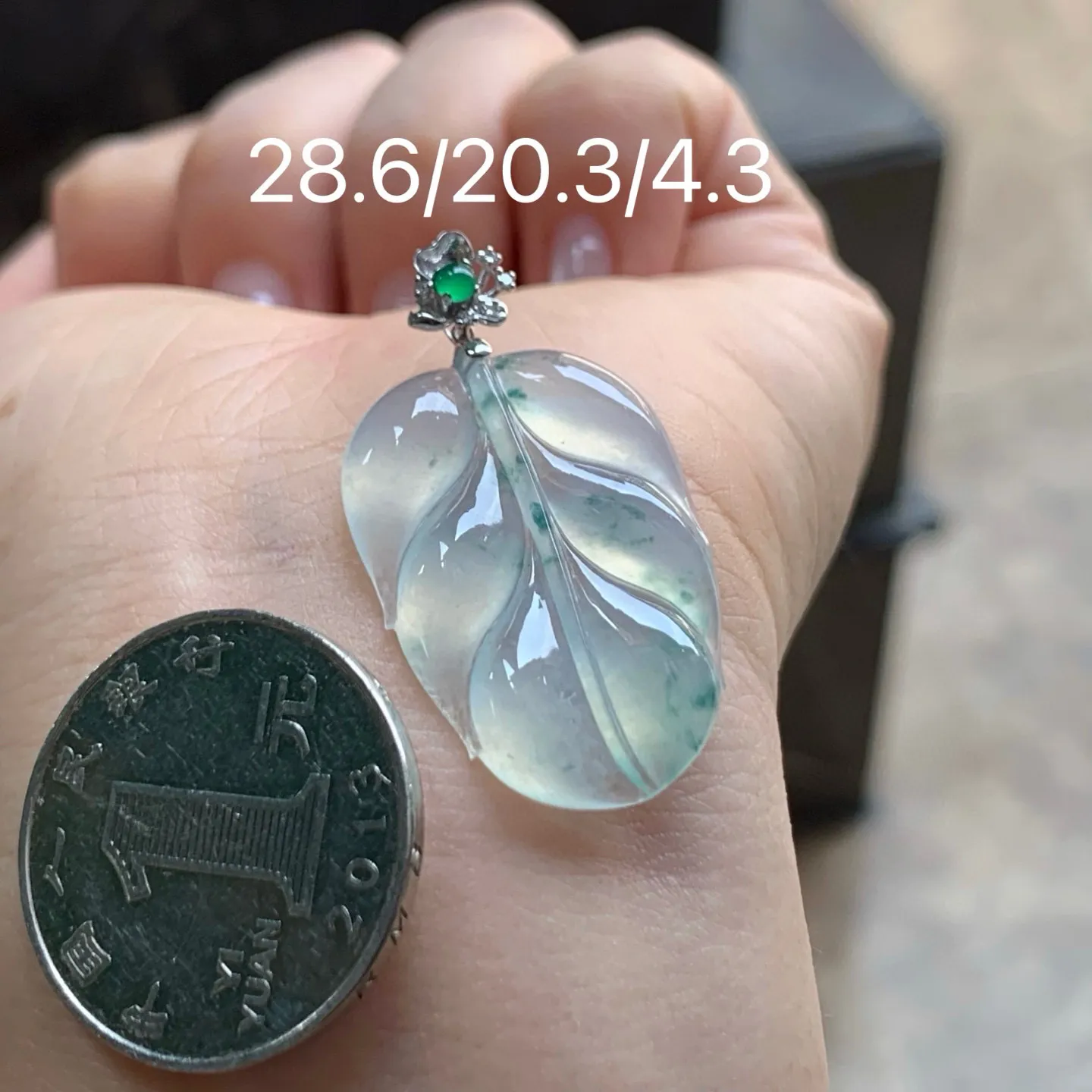 冰种飘花玉叶
种老 金扣
