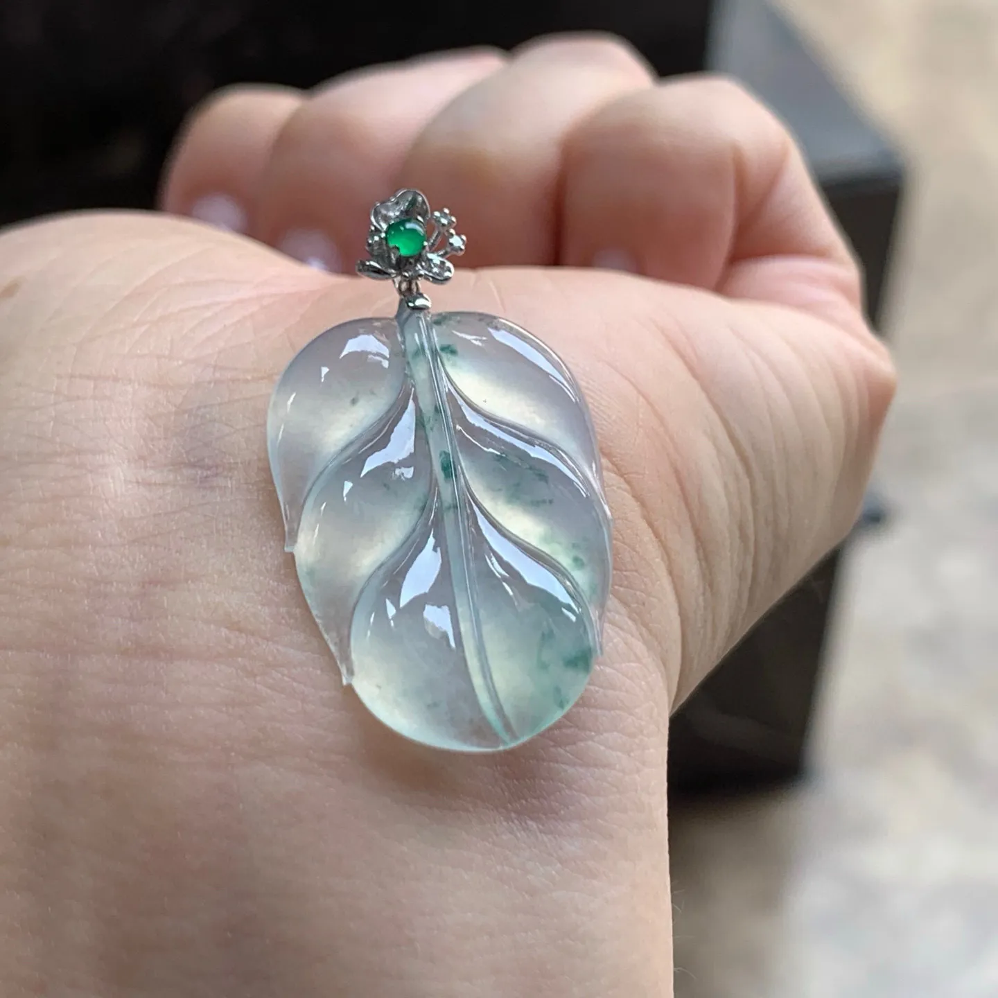 冰种飘花玉叶
种老 金扣