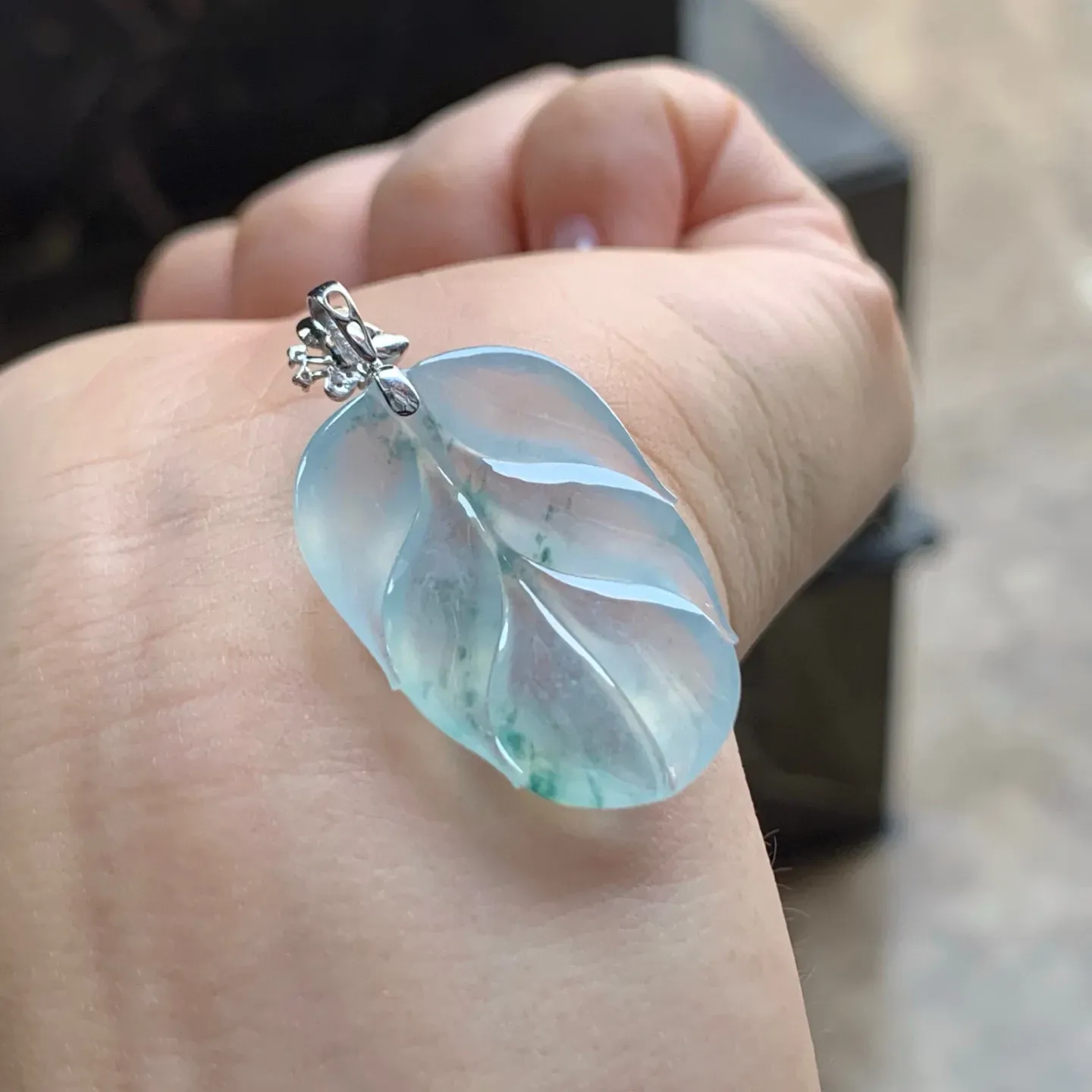 冰种飘花玉叶
种老 金扣