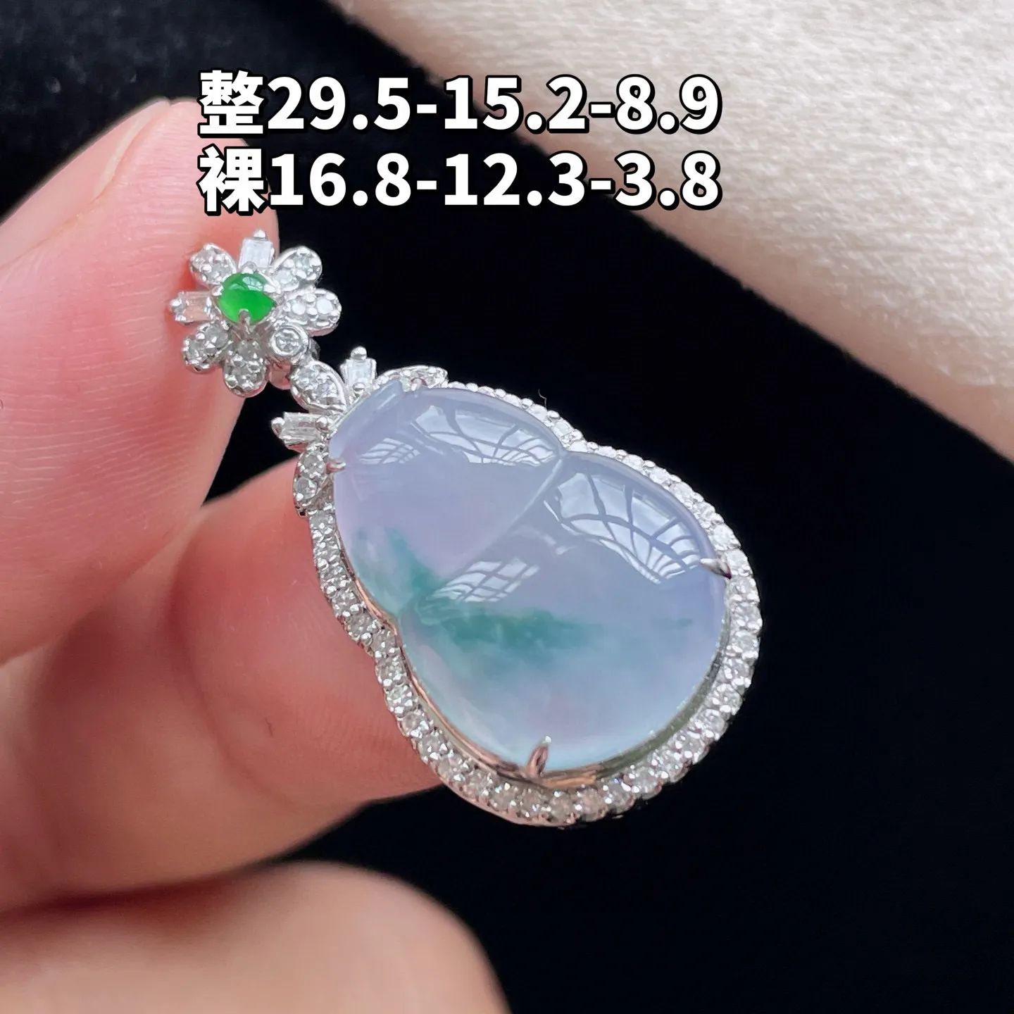 18K 紫罗兰飘花·葫芦
 
整29.5-15.2-8.9
裸16.8-12.3-3.8
