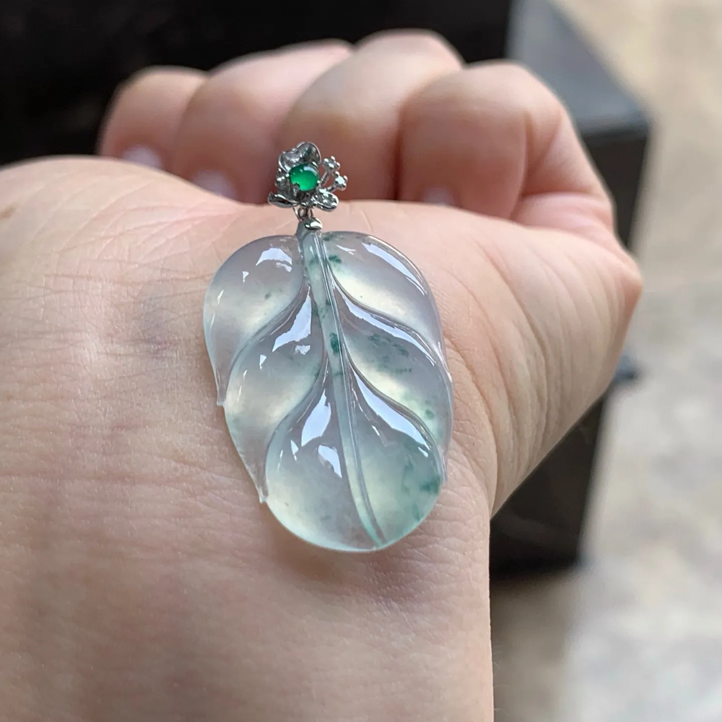 冰种飘花玉叶
种老 金扣