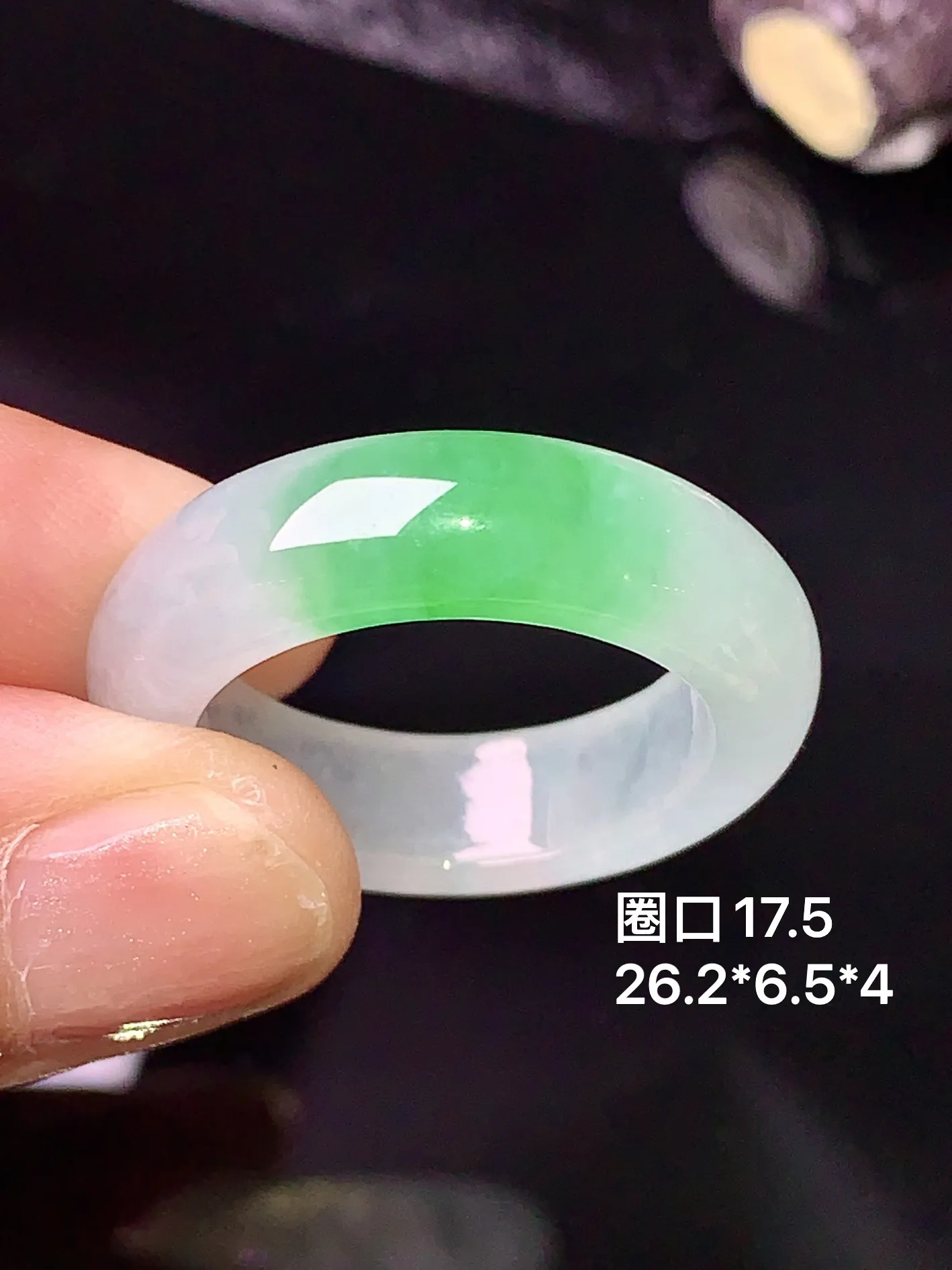 飘绿指环 玉质细腻 色泽清新艳丽 圈口17.5 整体尺寸26.2*6.5*4