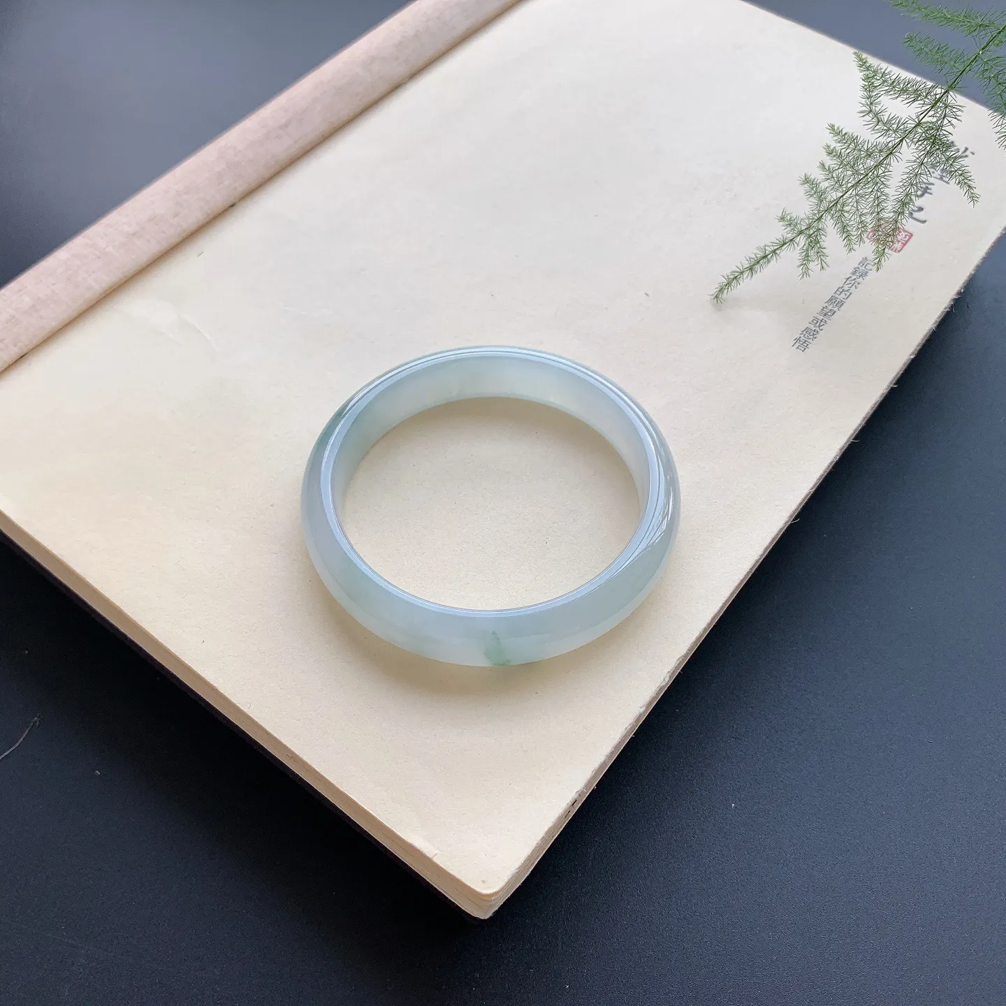 60大圈口冰种飘花正圈手镯 尺寸：60-12.8-7.6，无纹裂，水润起胶，白净光滑